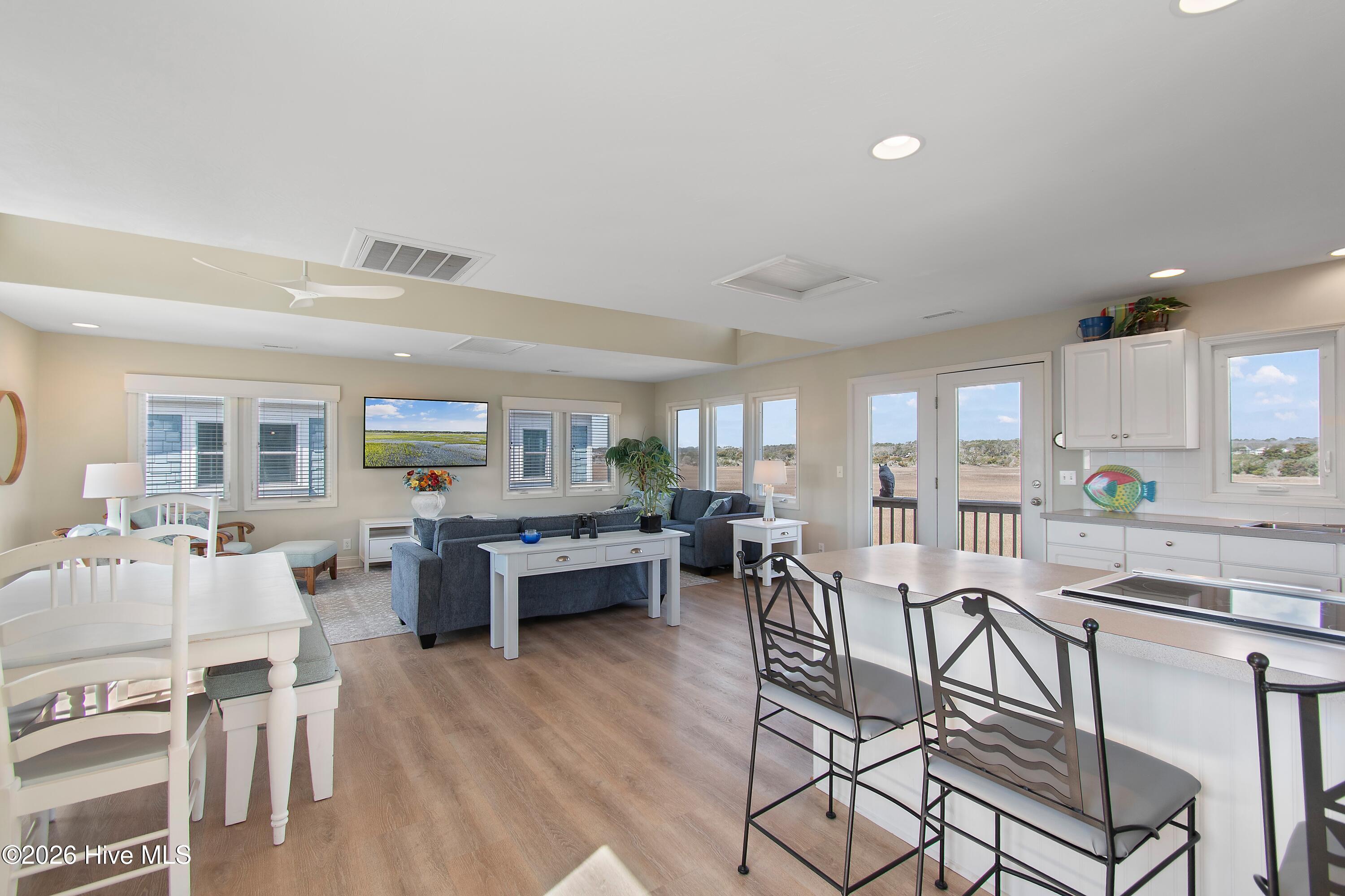 100558900 | Photo 12