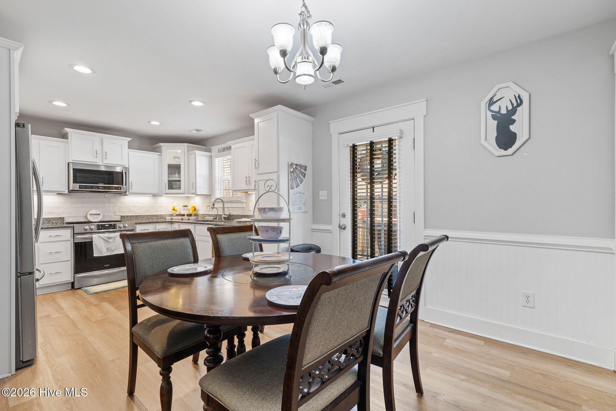 100562103 | Photo 18