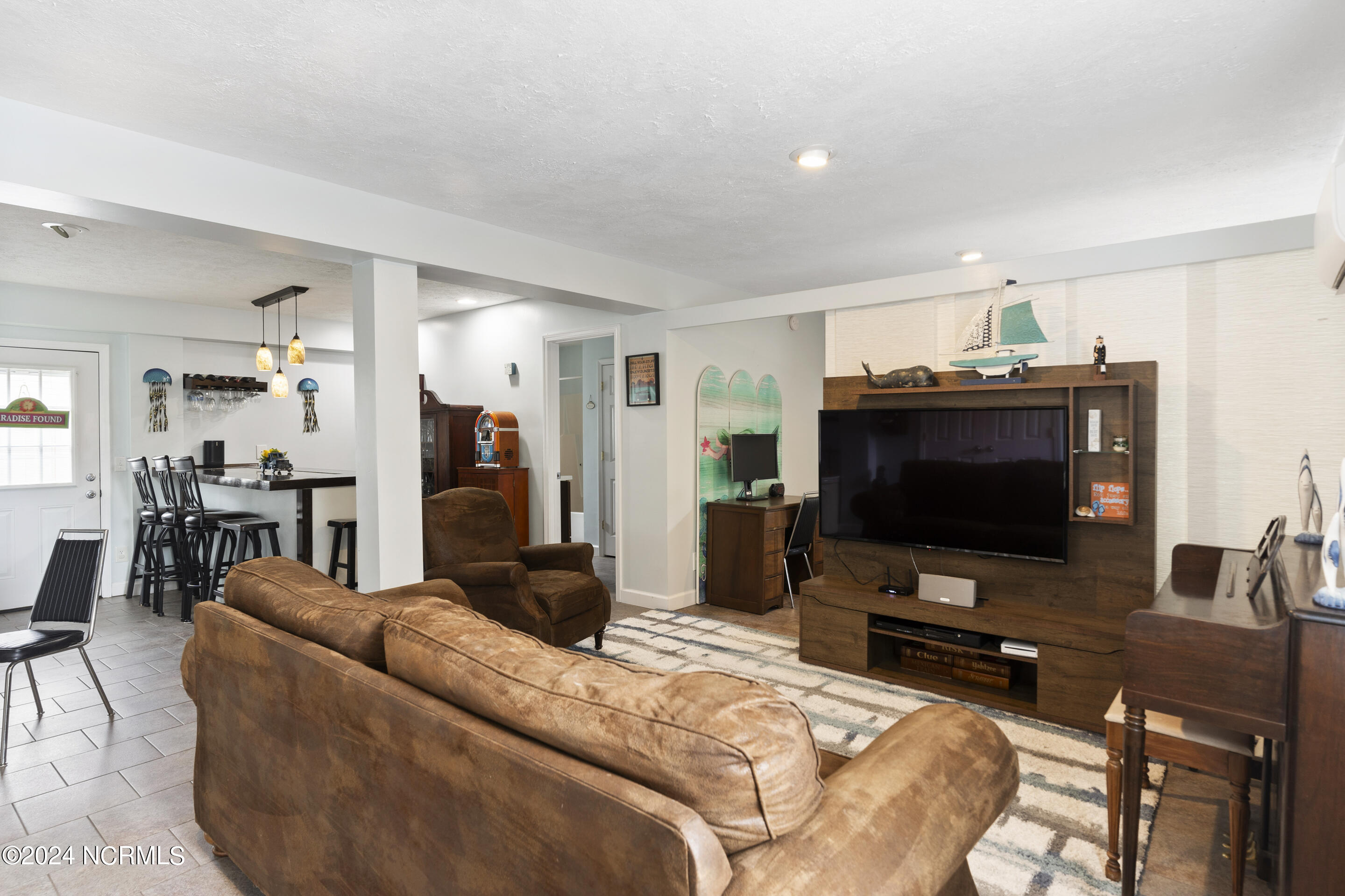 100562930 | Photo 24