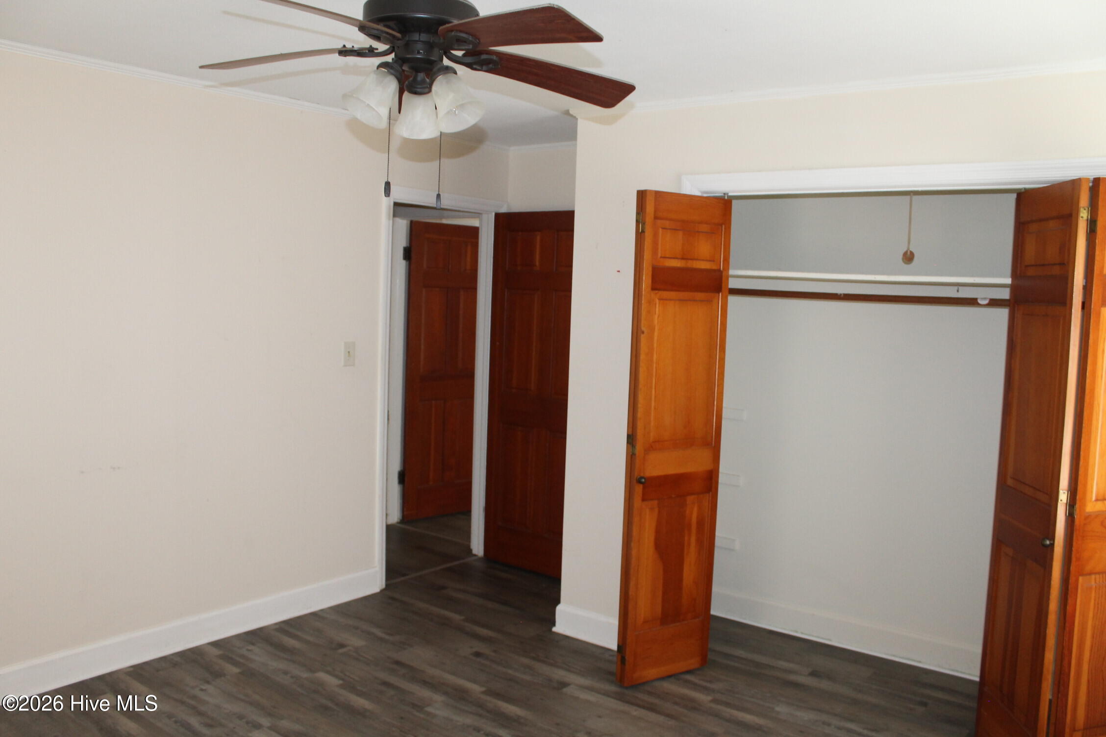 100565627 | Photo 50