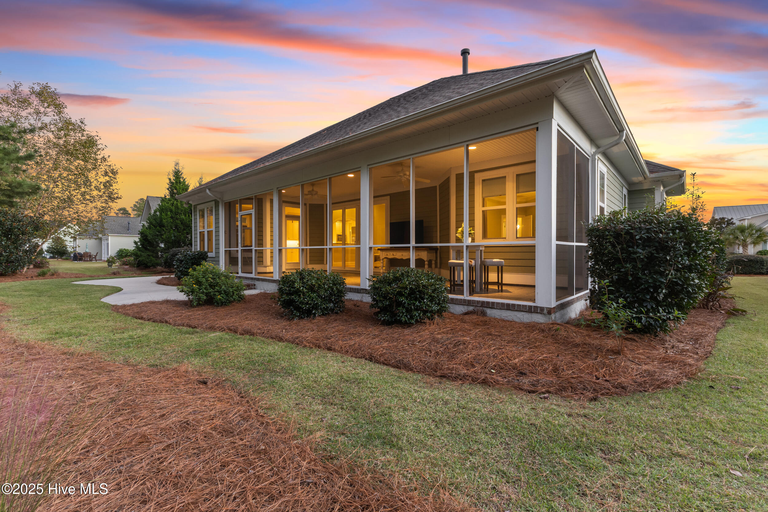 100549327 | Photo 57