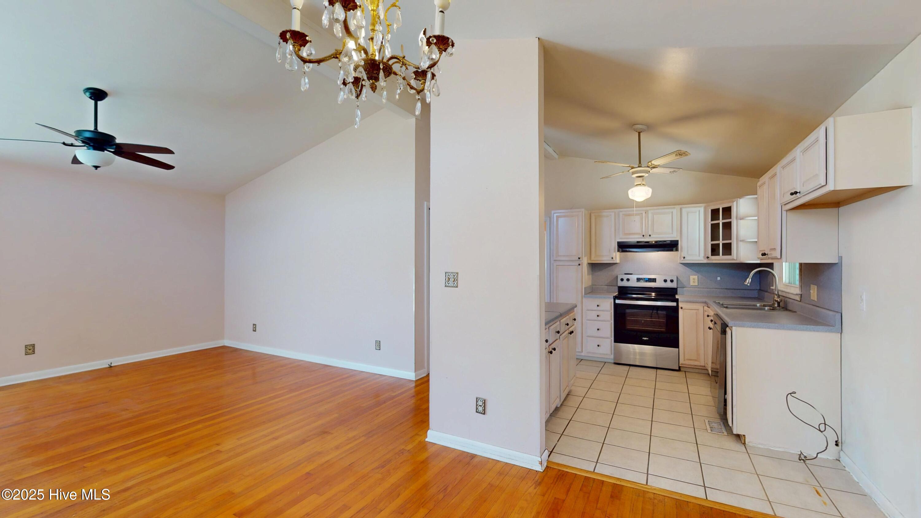 100541528 | Photo 11