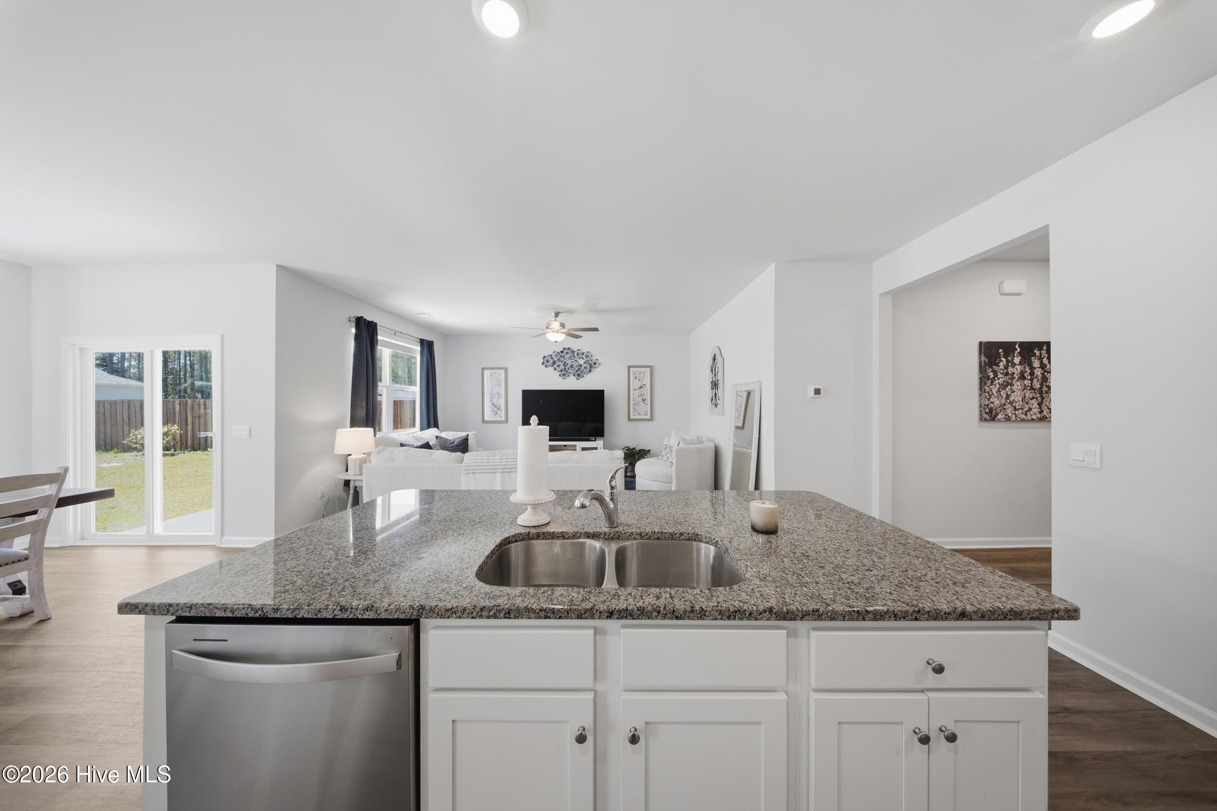 100565594 | Photo 26