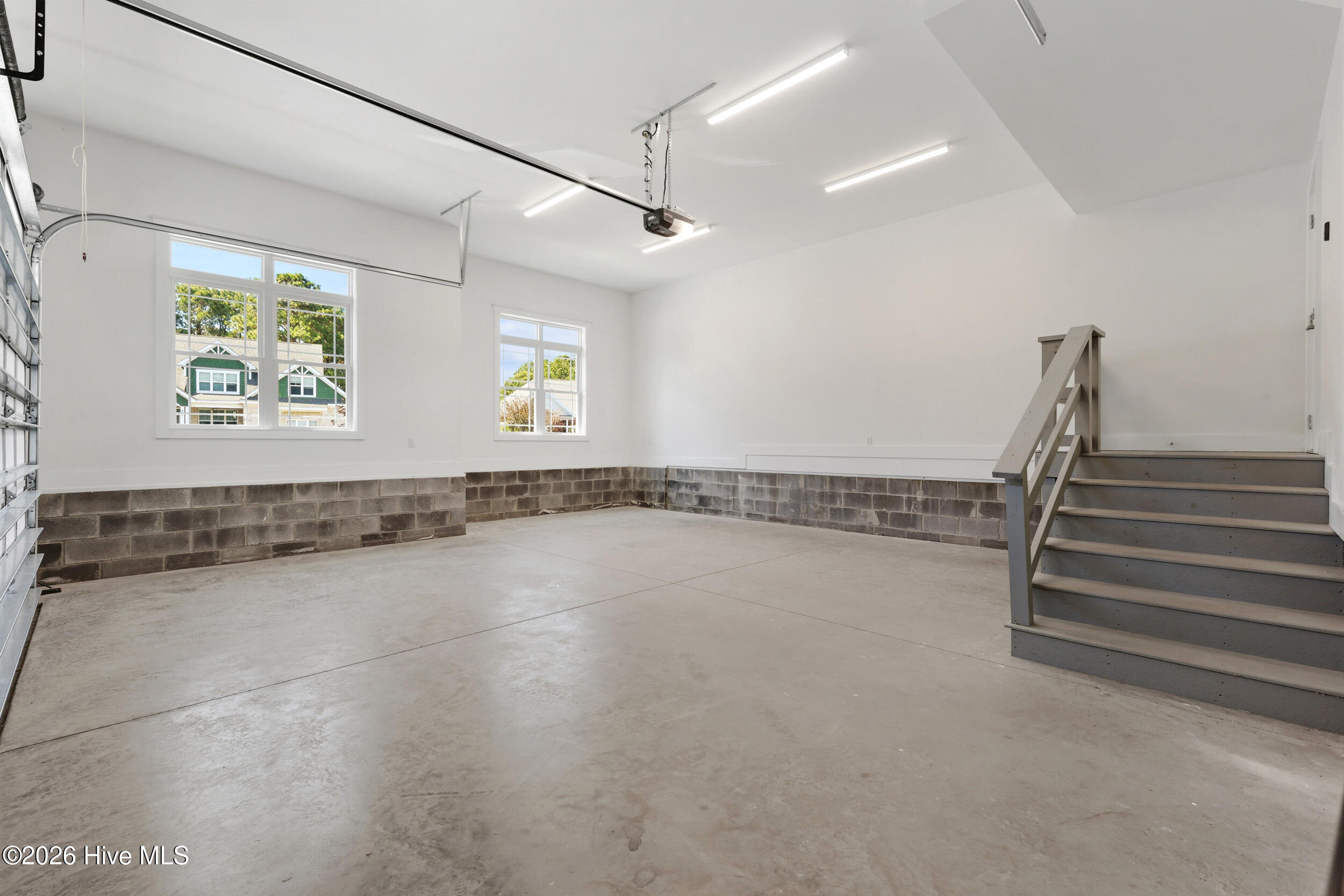 100566568 | Photo 47