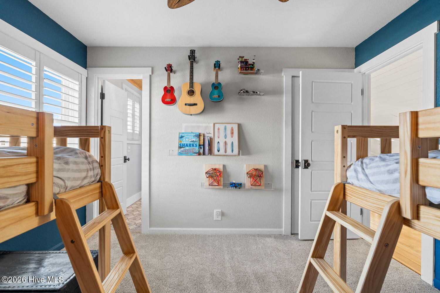 100569670 | Photo 33