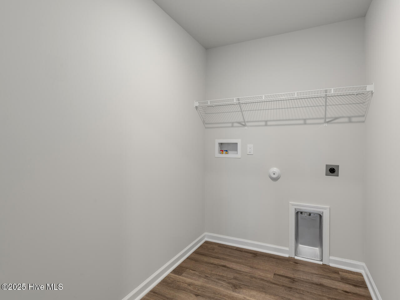 100547715 | Photo 25