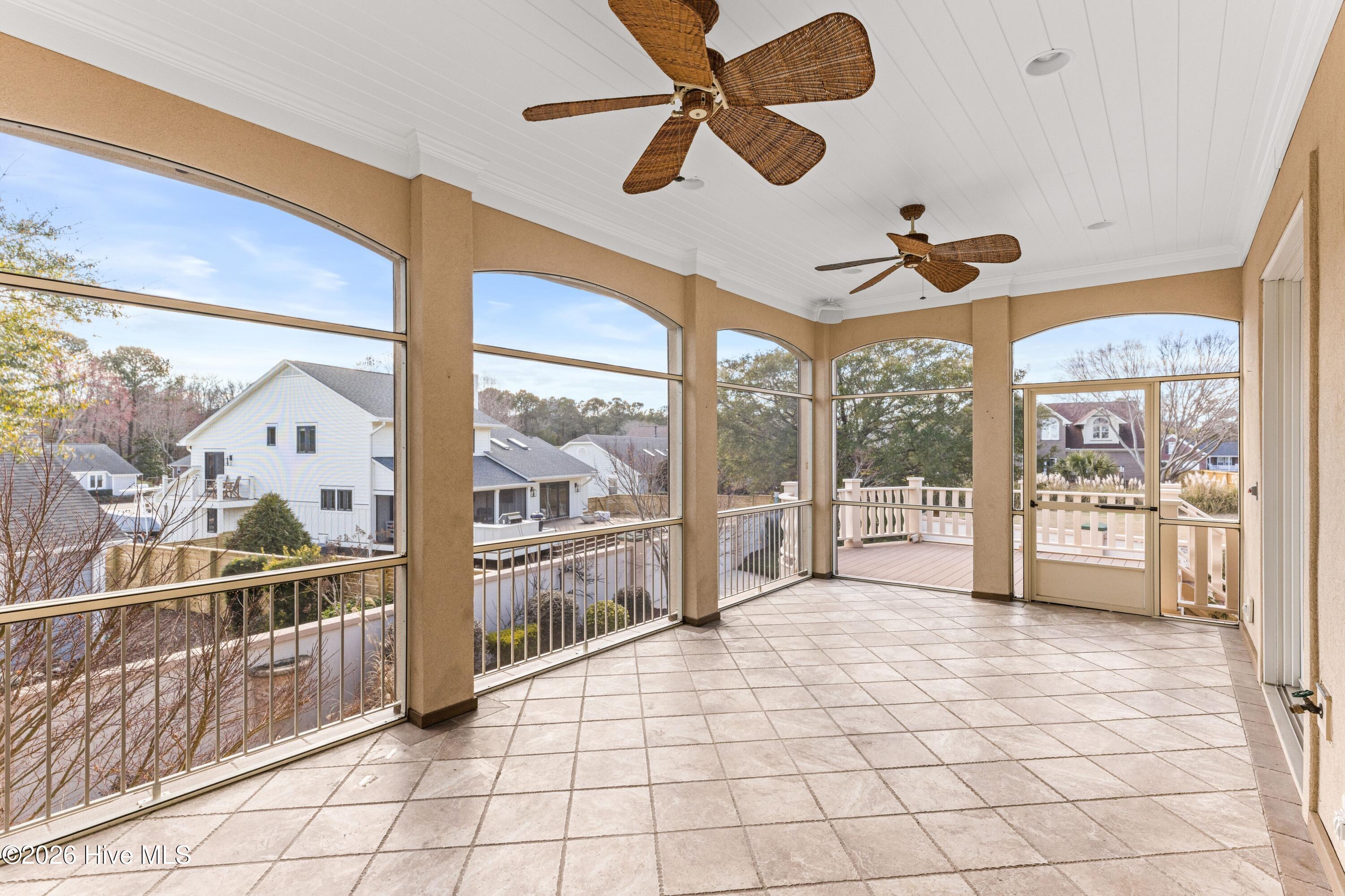 100557099 | Photo 18