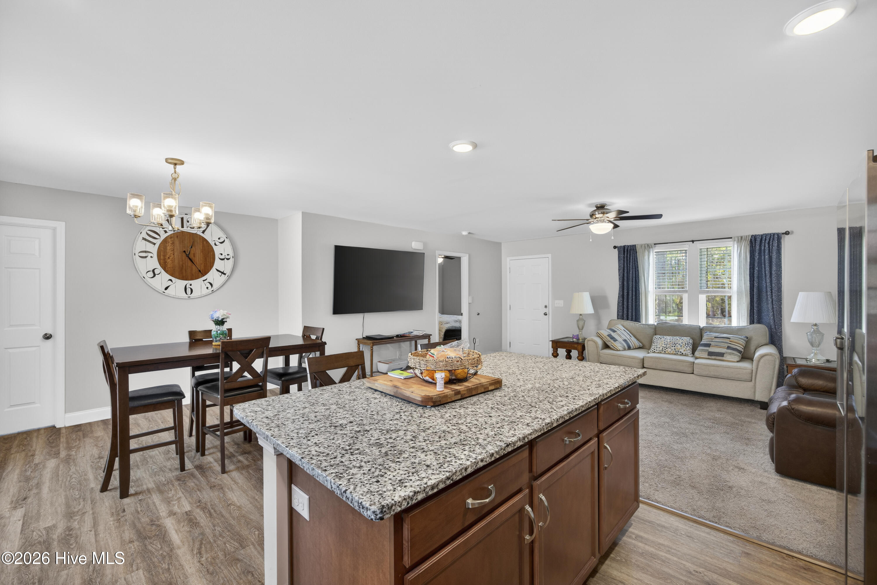 100548706 | Photo 14