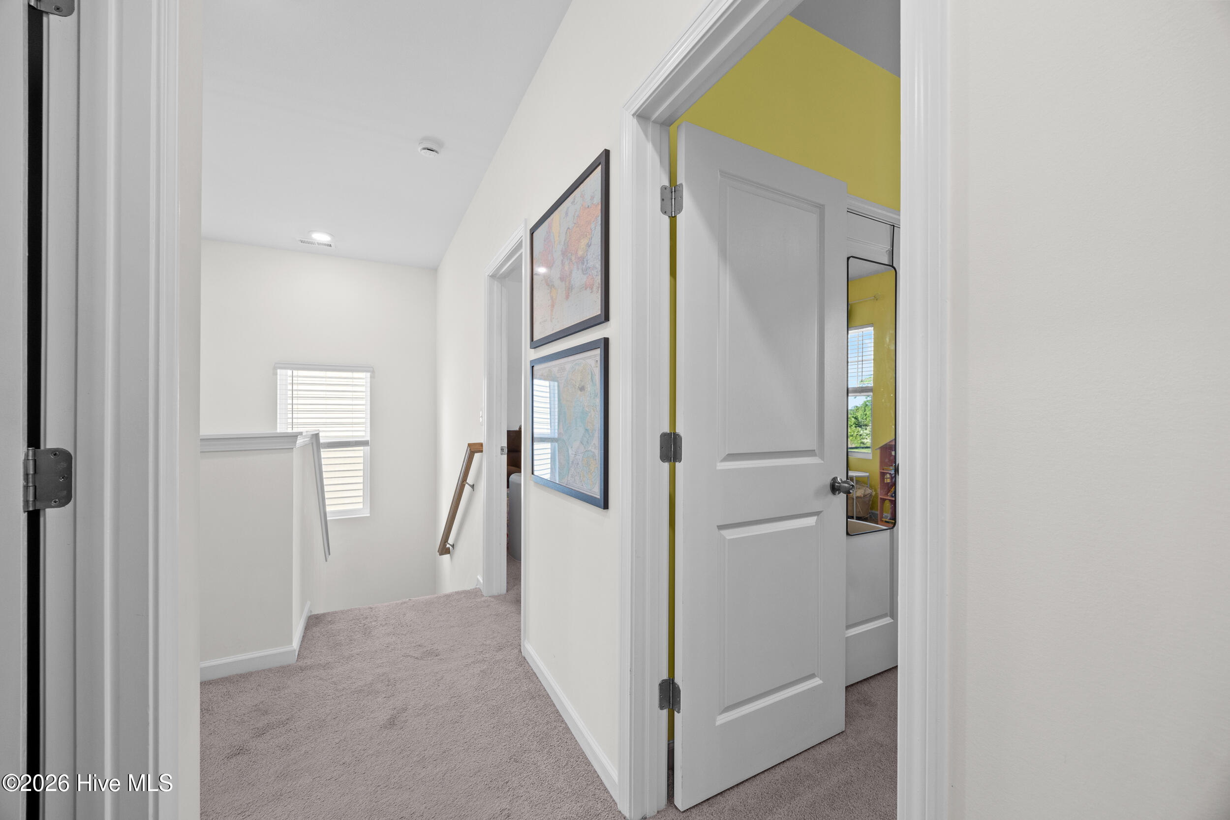 100568989 | Photo 18