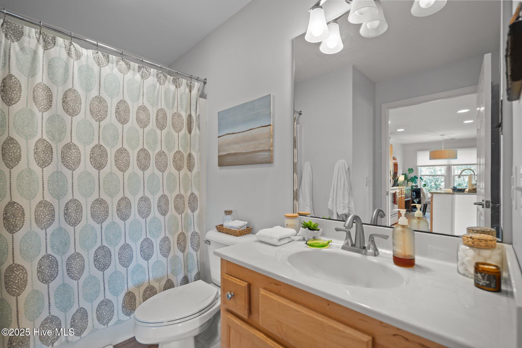 100517817 | Photo 18