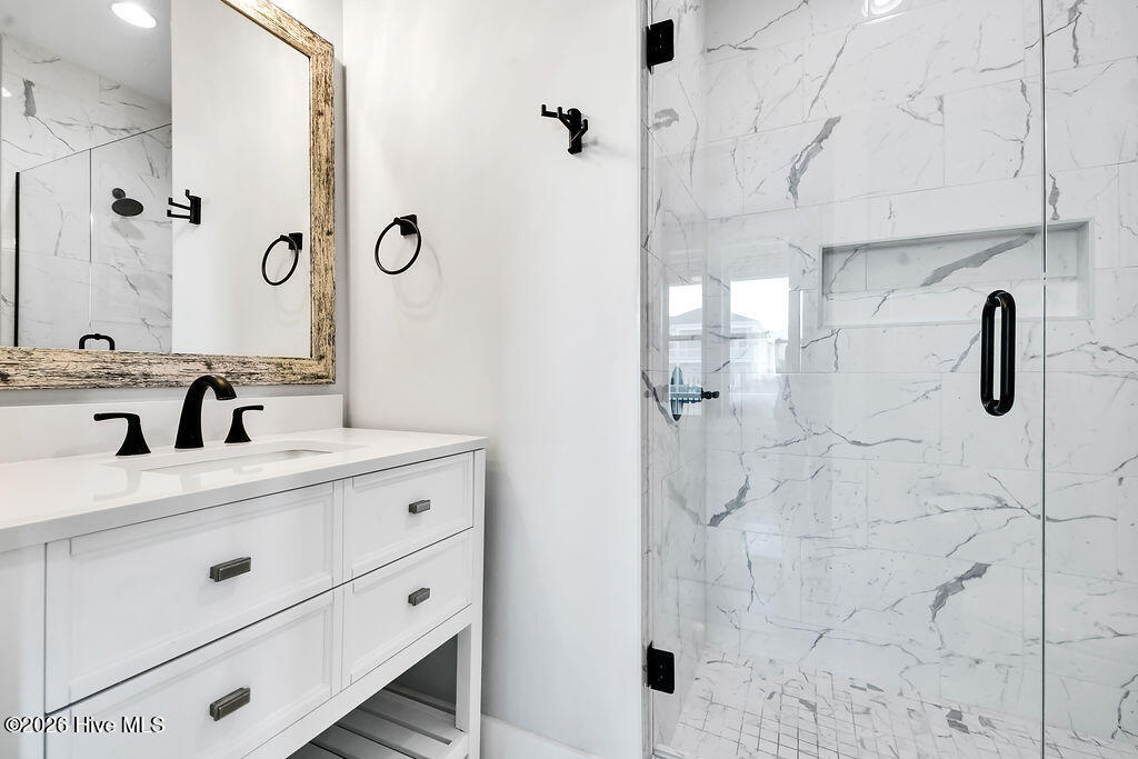 100560016 | Photo 14