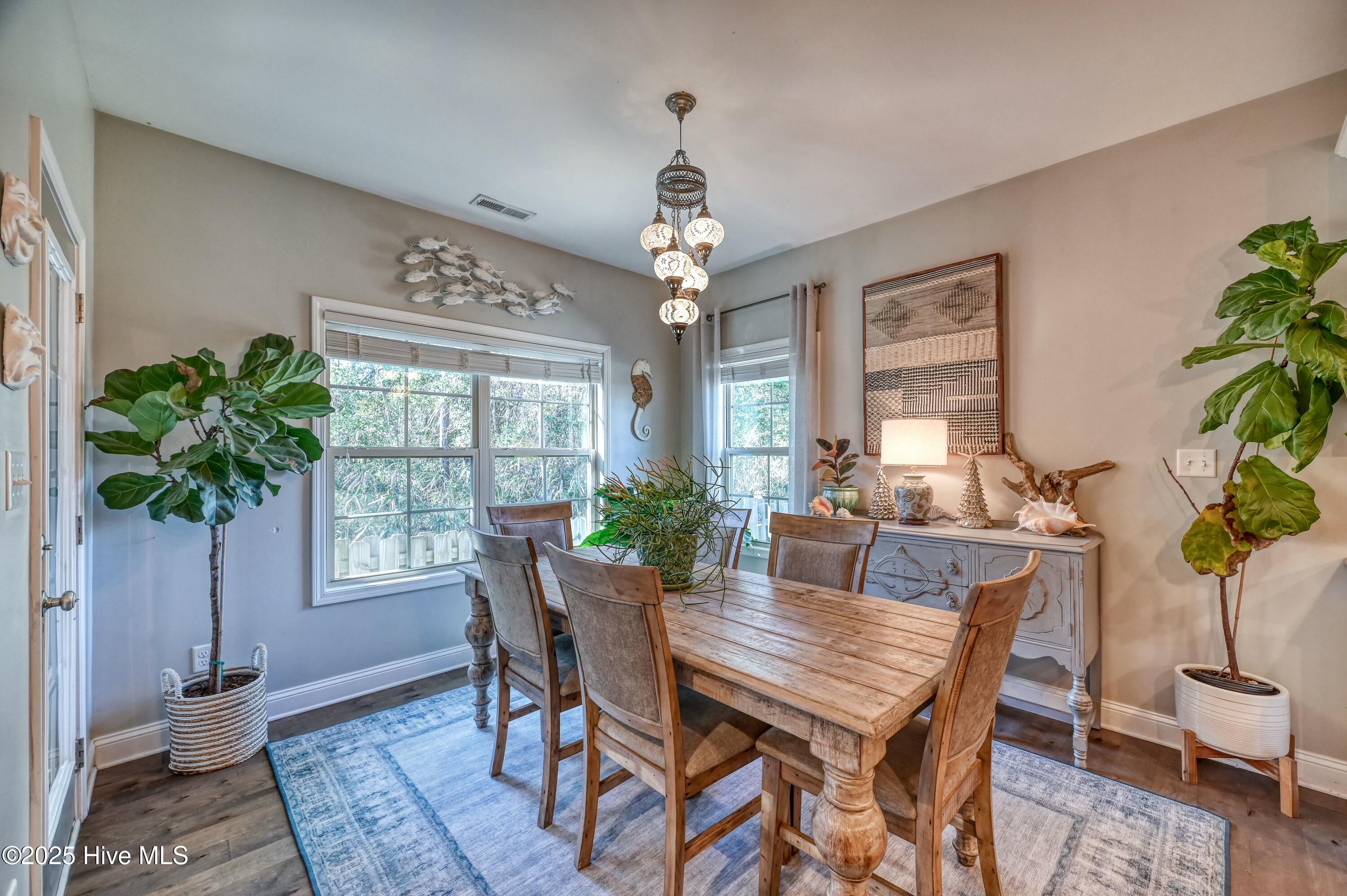 100561132 | Photo 16