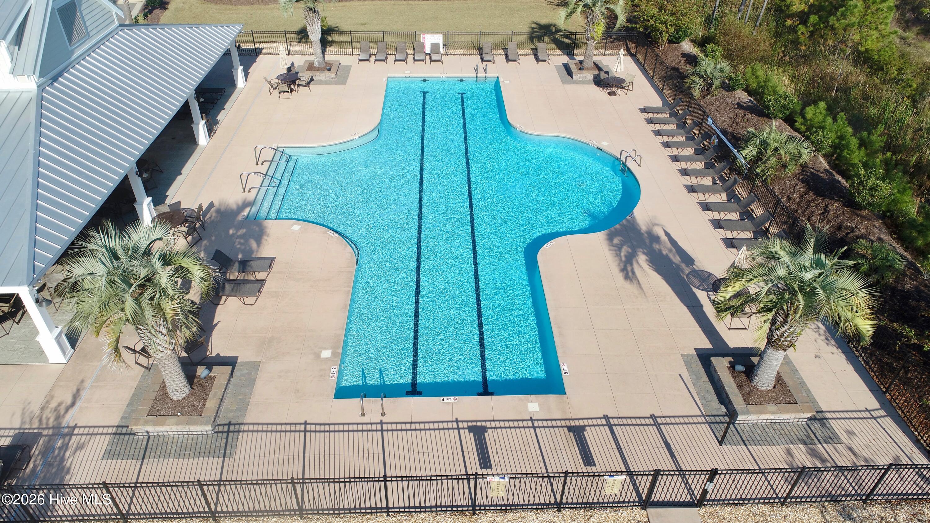 100561282 | Photo 86