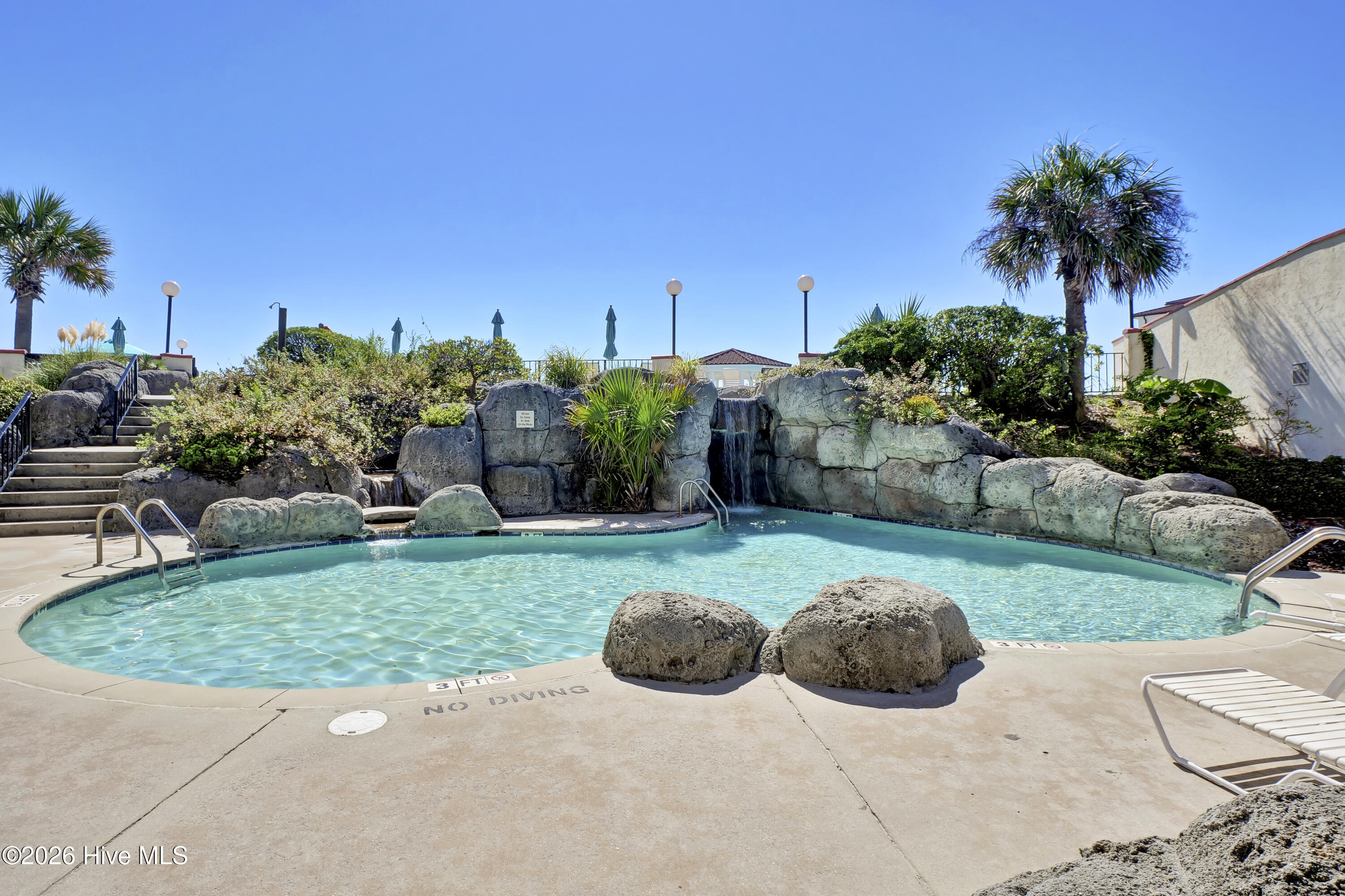 100568144 | Photo 33