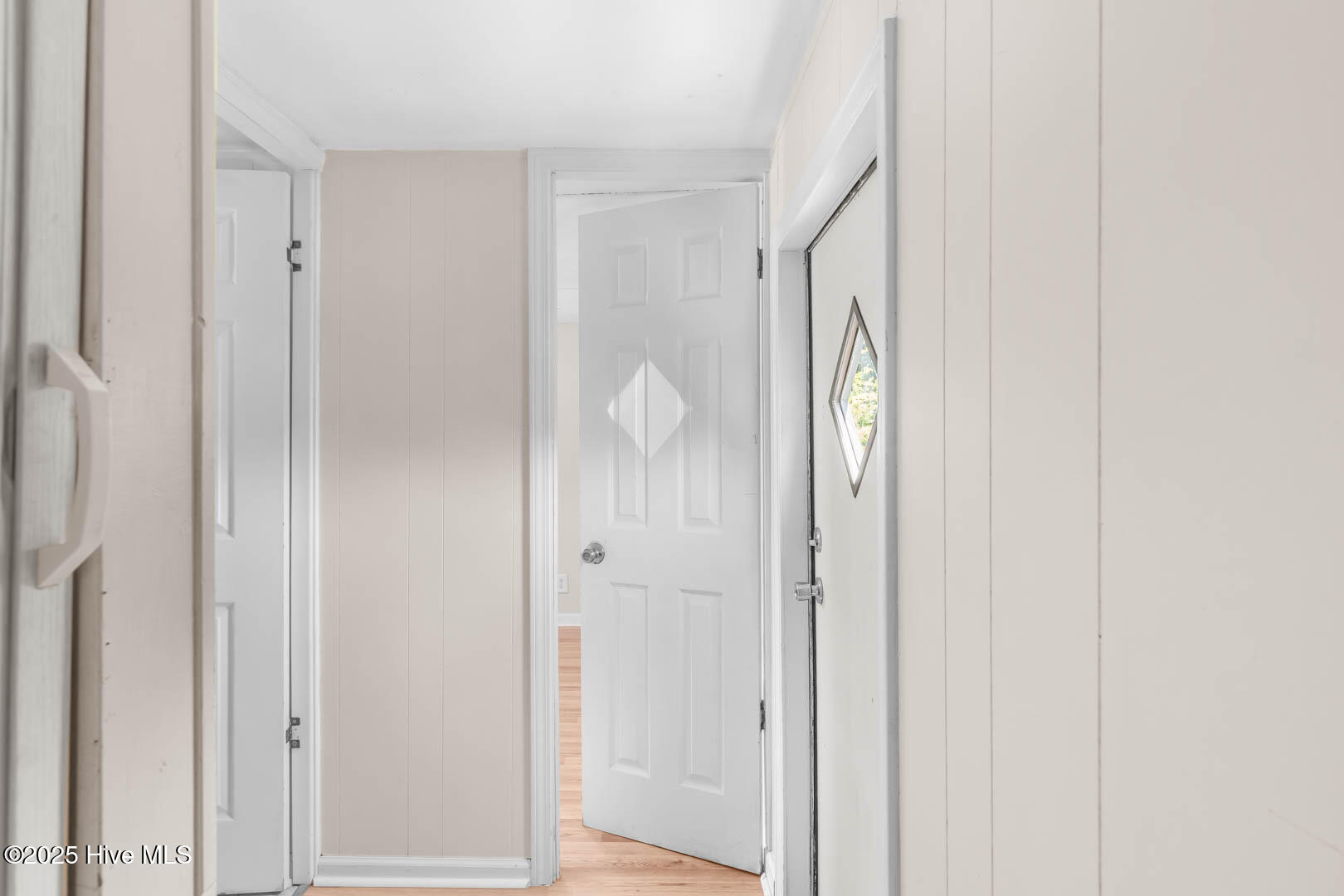 100557844 | Photo 15