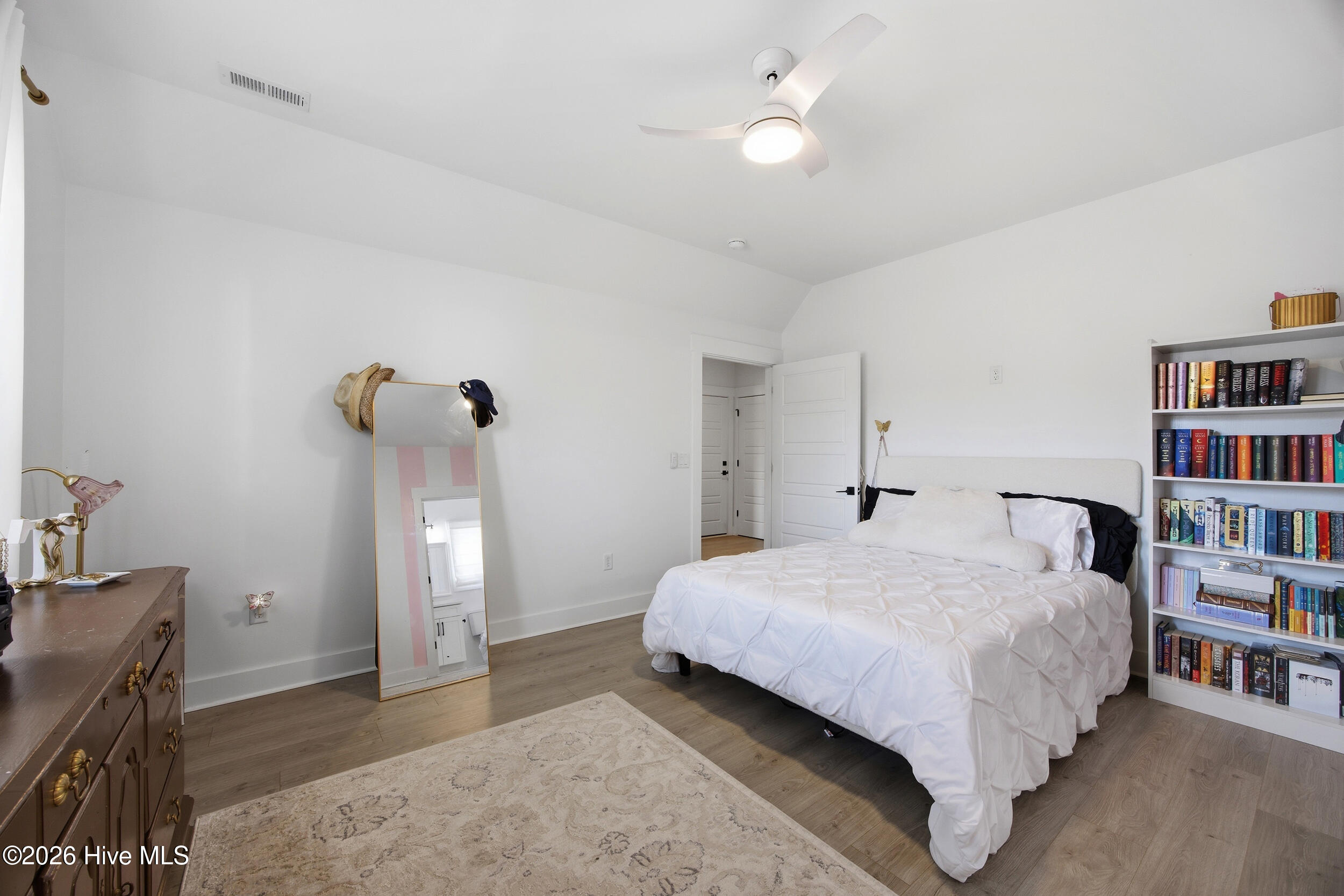 100558595 | Photo 41