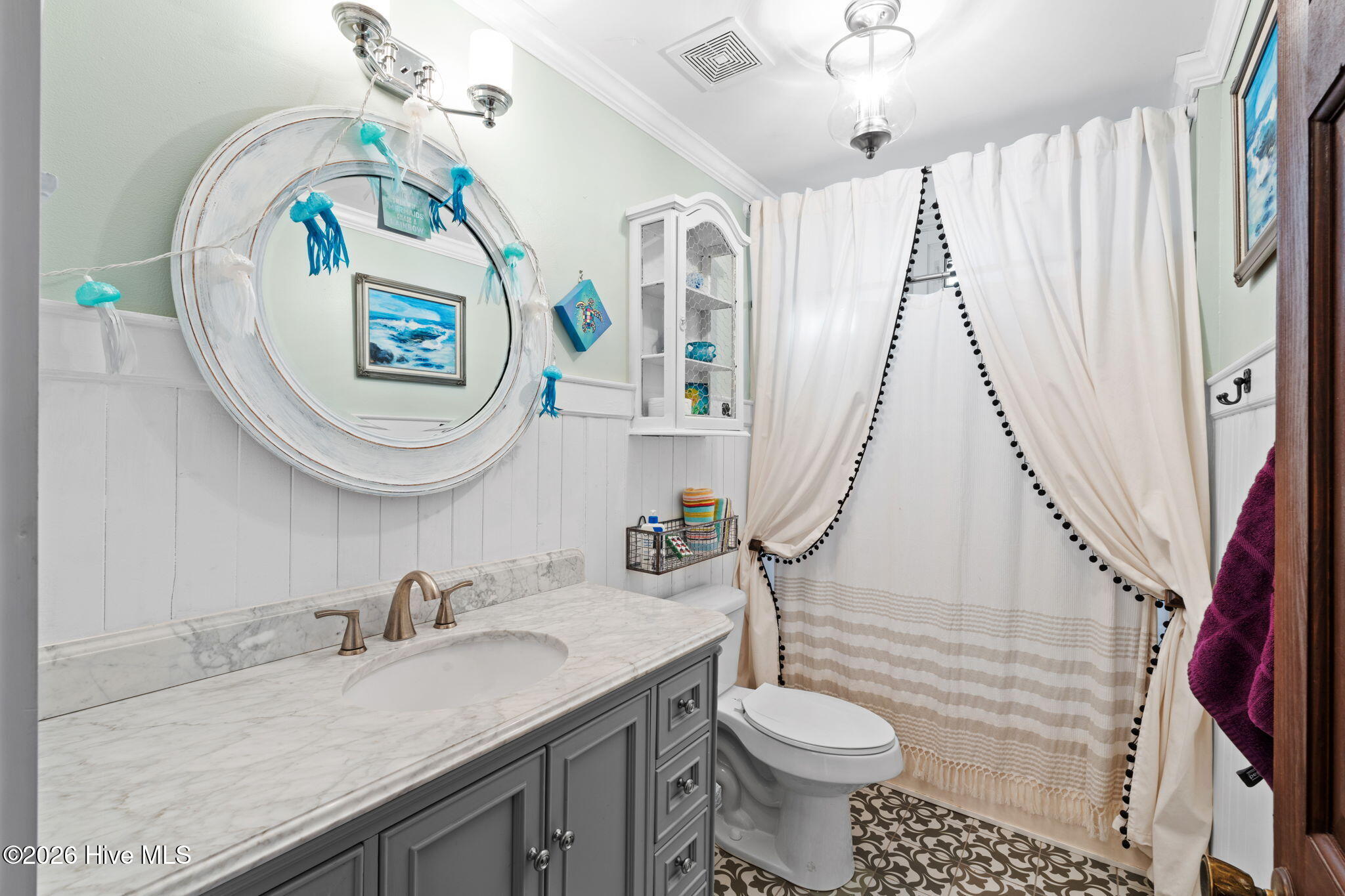 100562668 | Photo 25