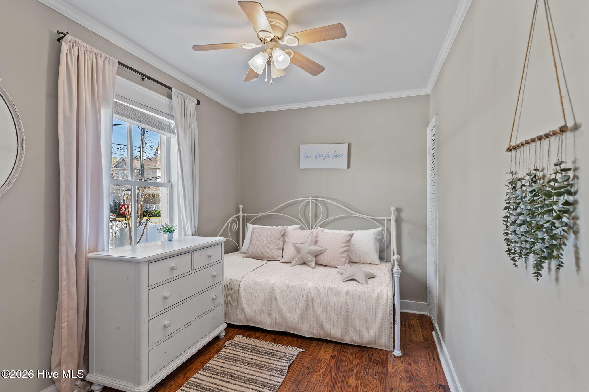 100561310 | Photo 22