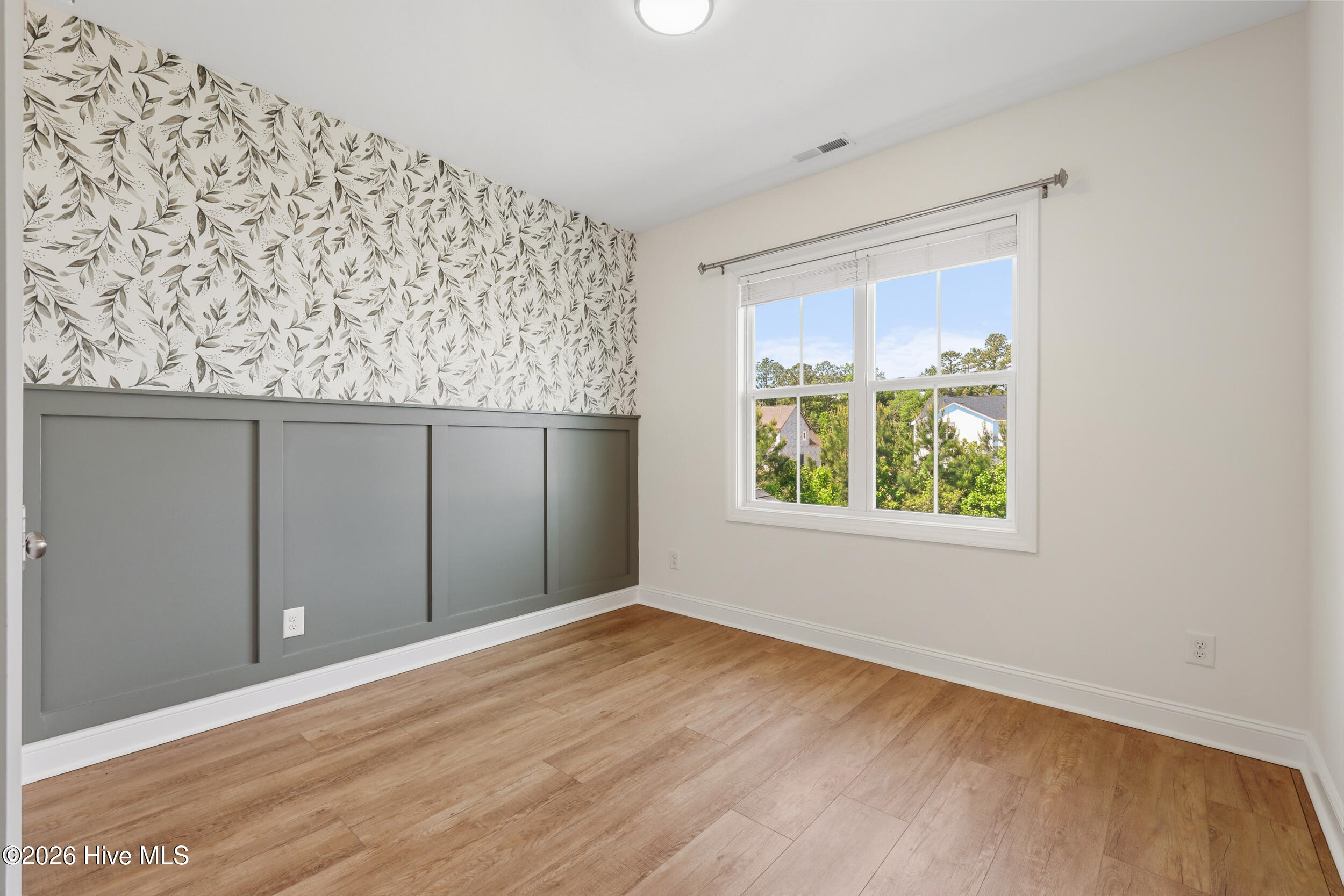 100570629 | Photo 32