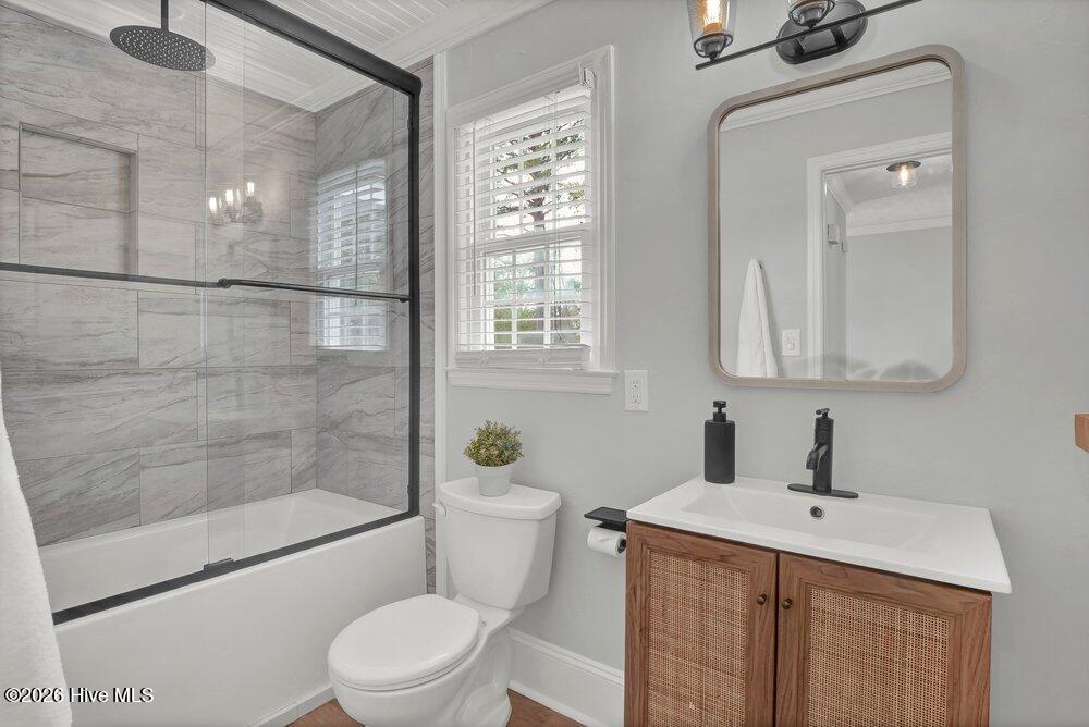 100562479 | Photo 22