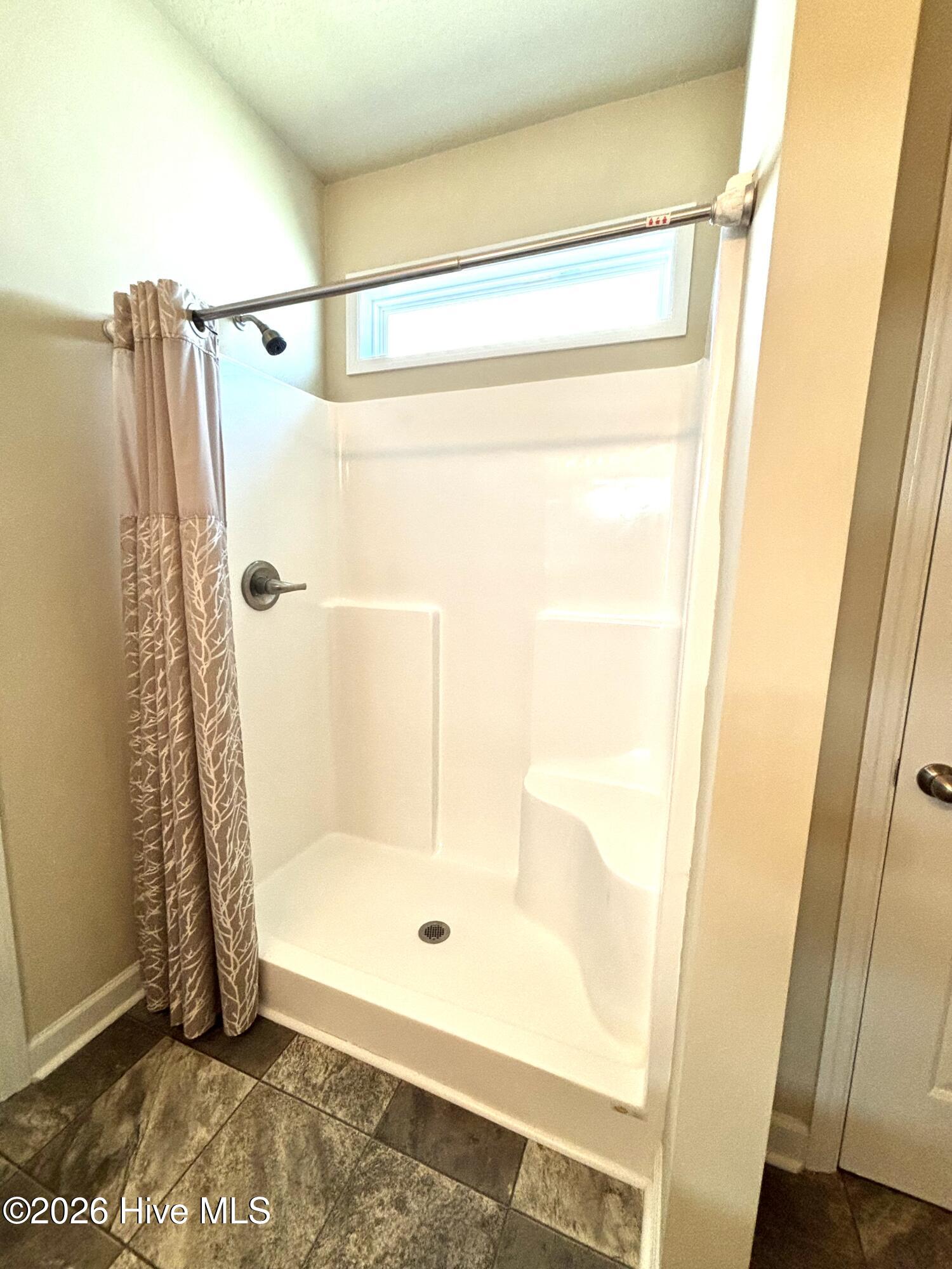 100560675 | Photo 15