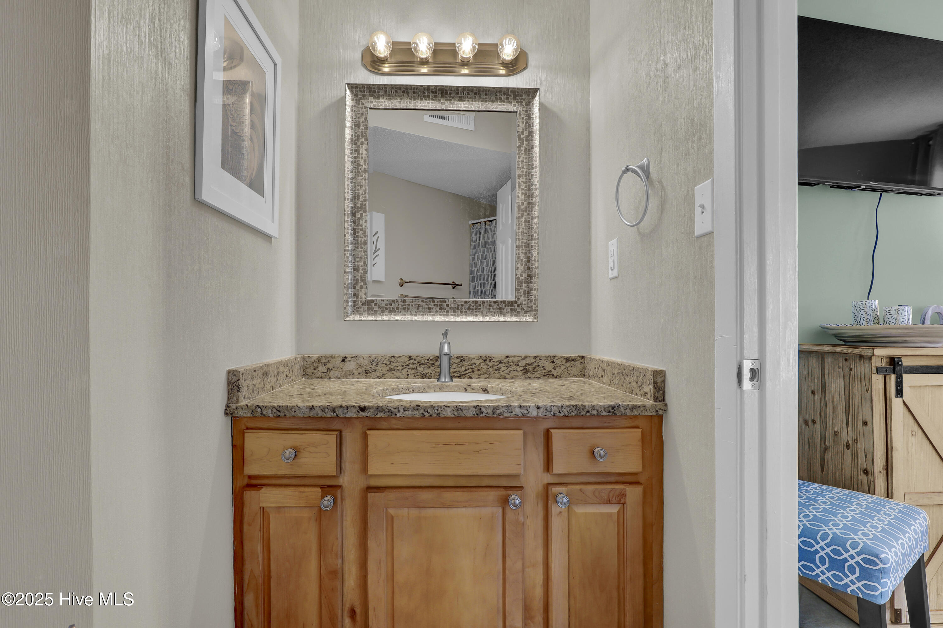 100517614 | Photo 10