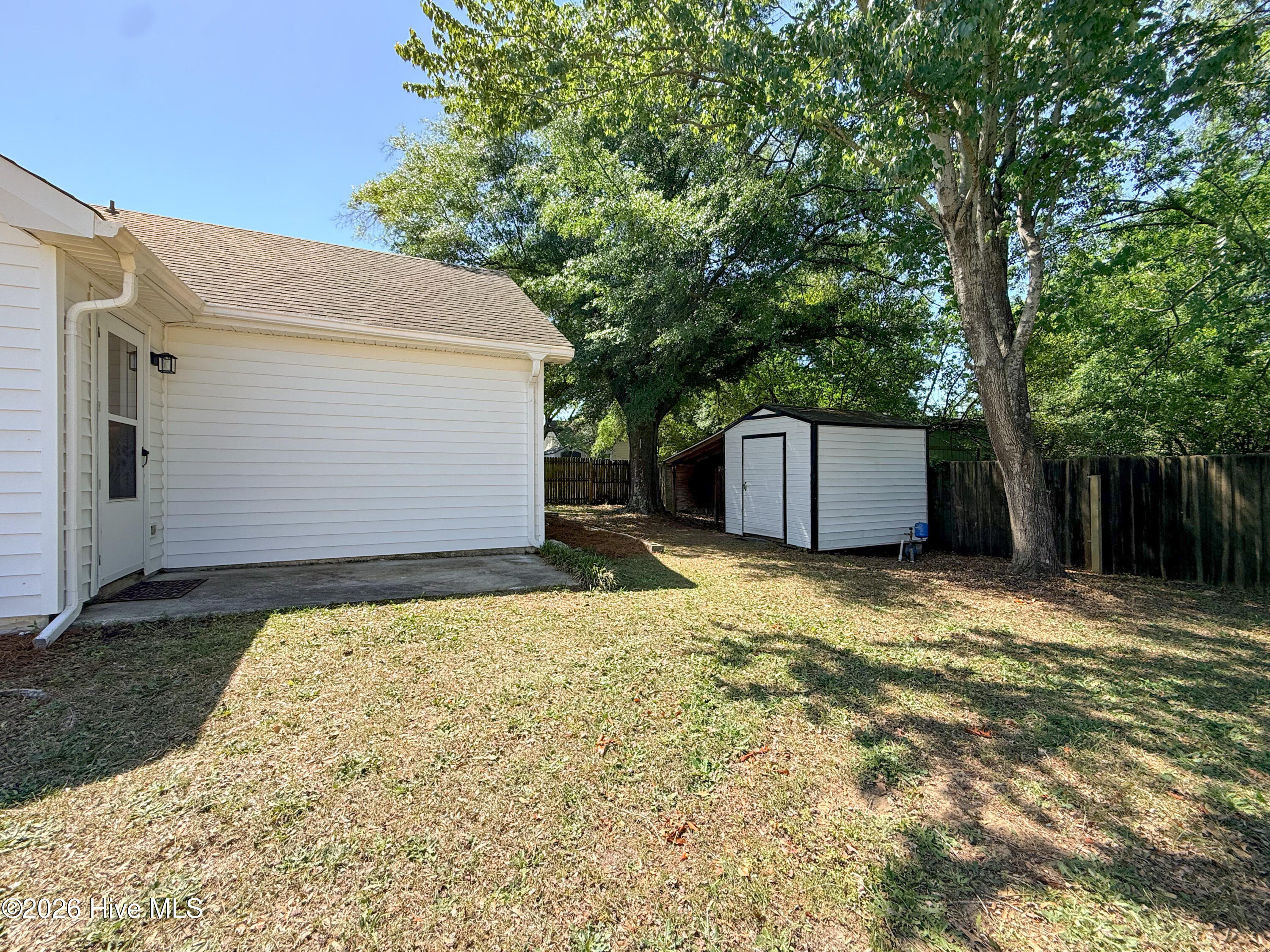 100568255 | Photo 65