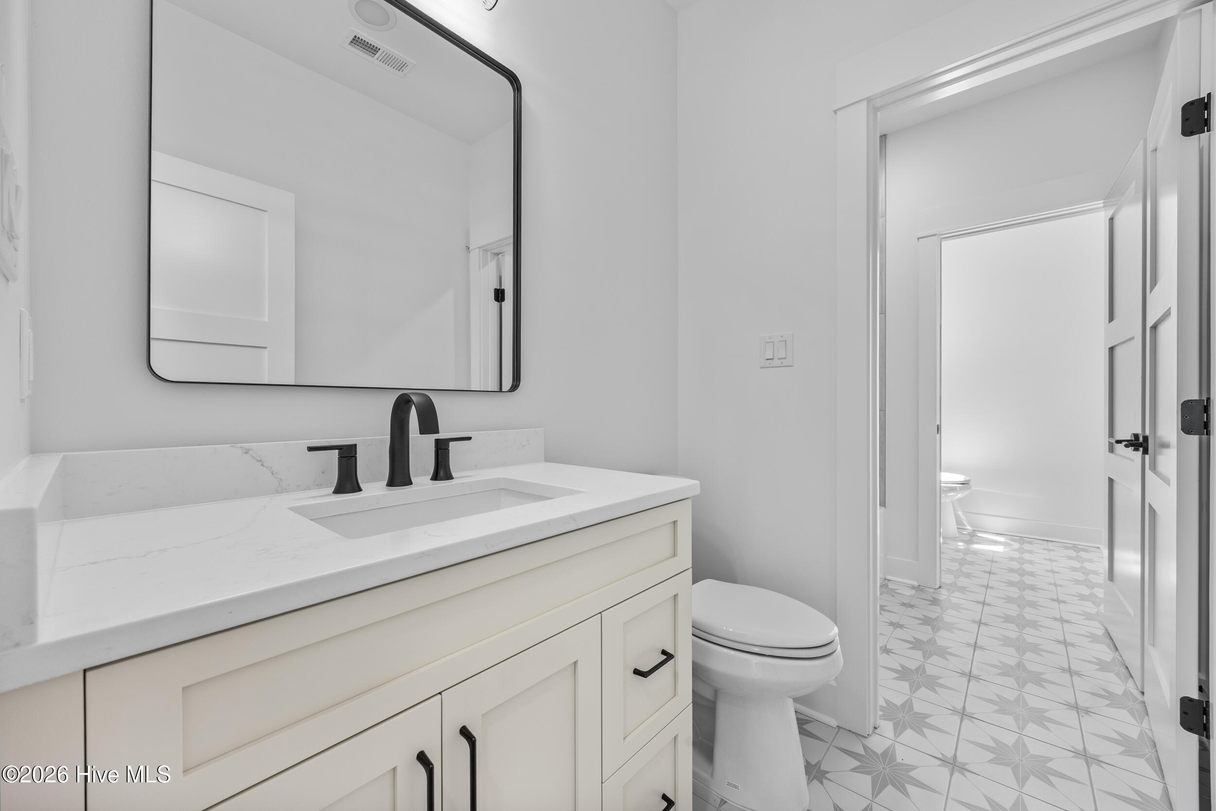 100567625 | Photo 11