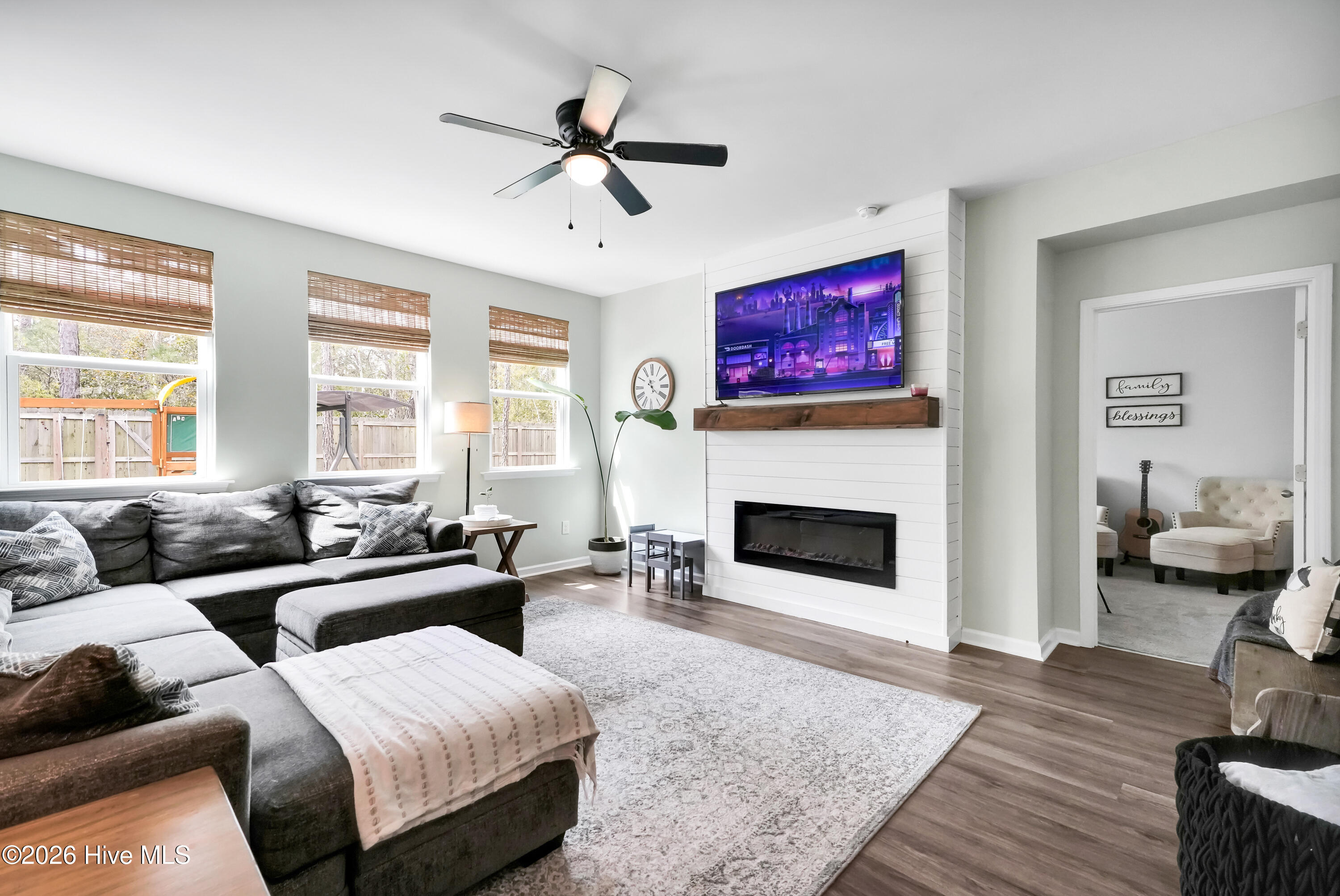 100563404 | Photo 19