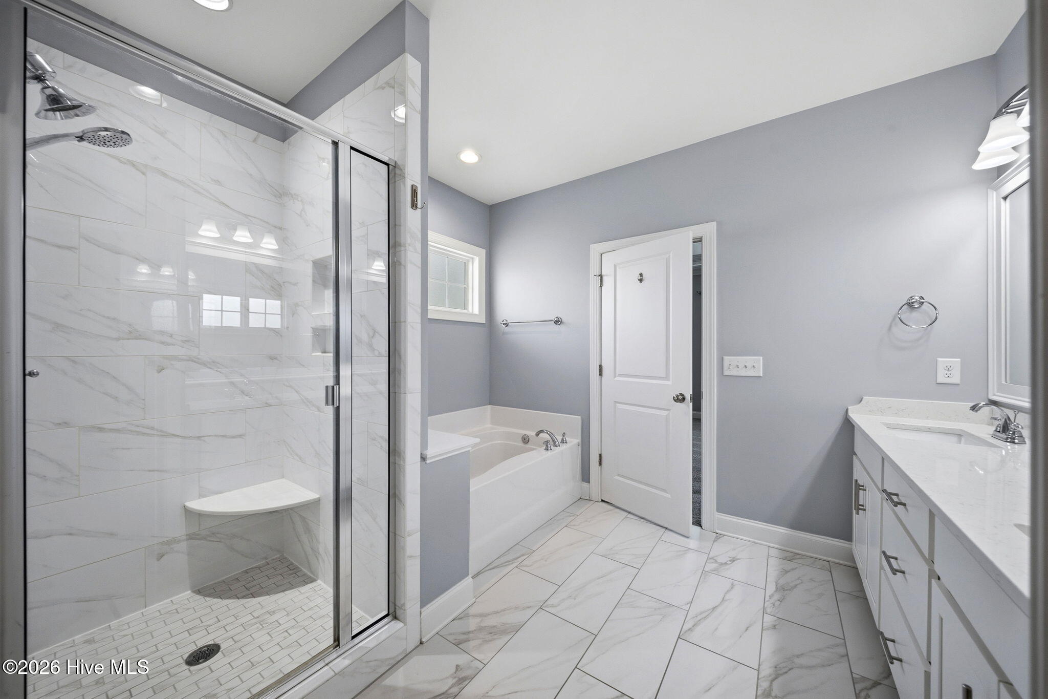 100560908 | Photo 30