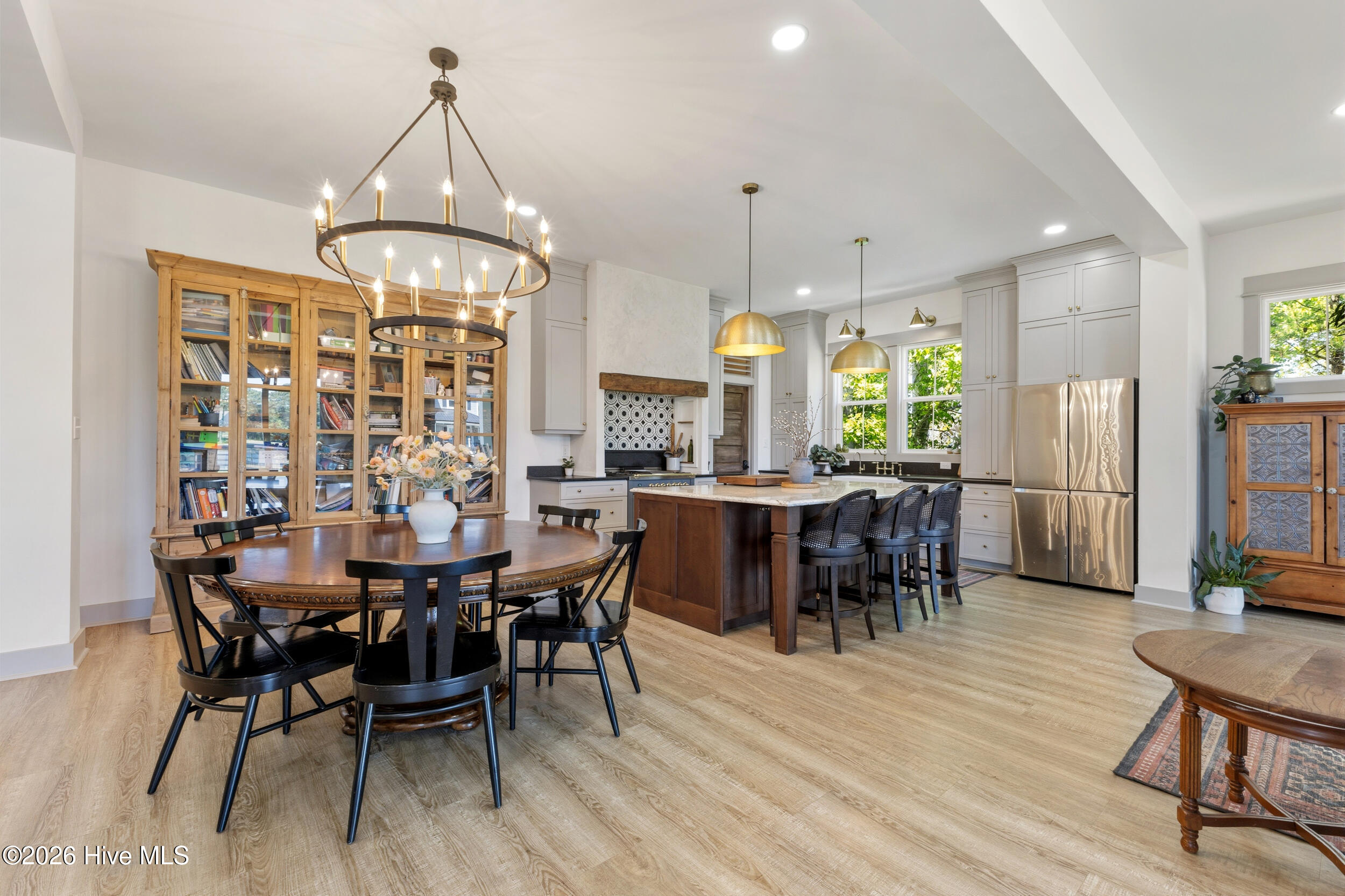 100570688 | Photo 15