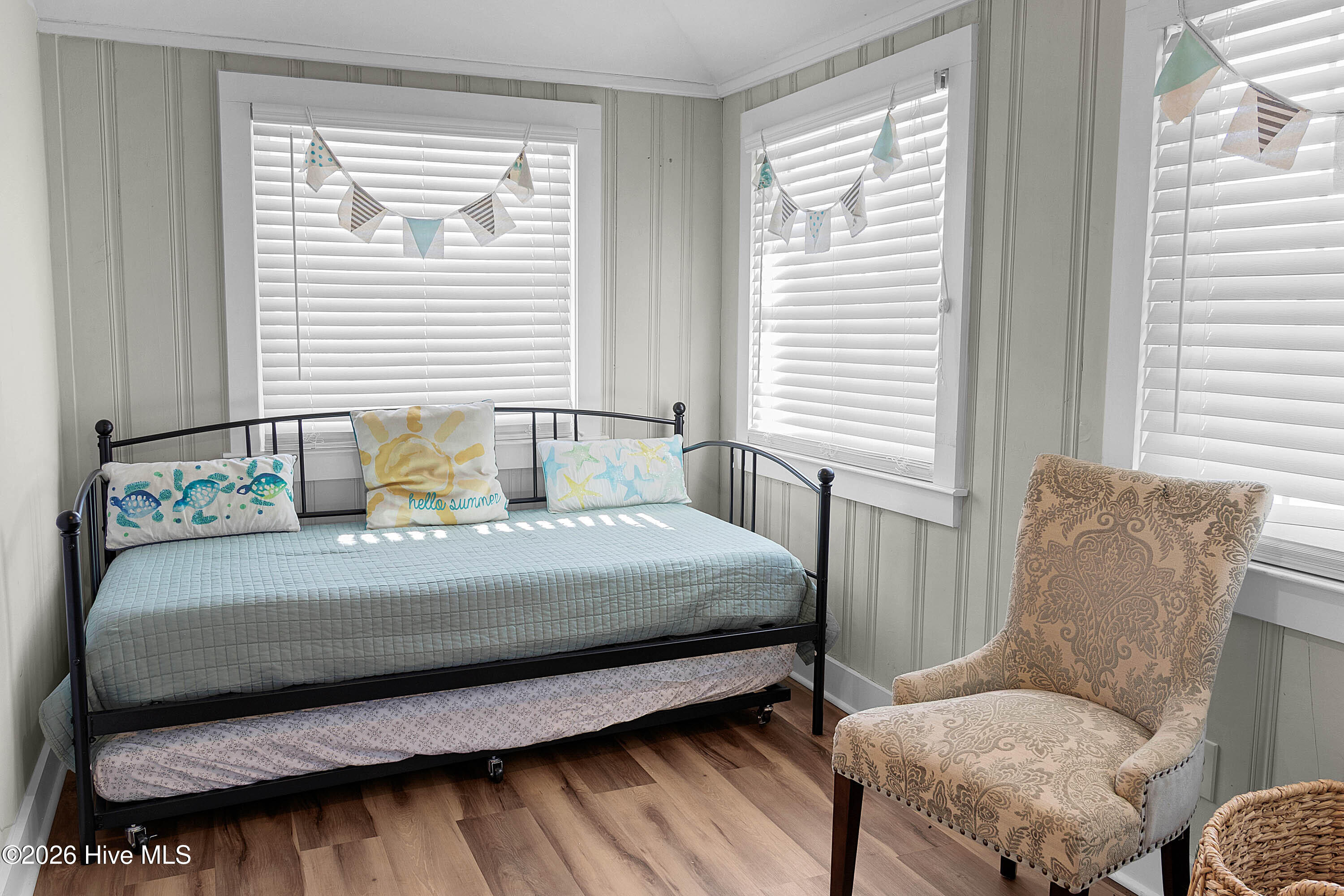 100550780 | Photo 43