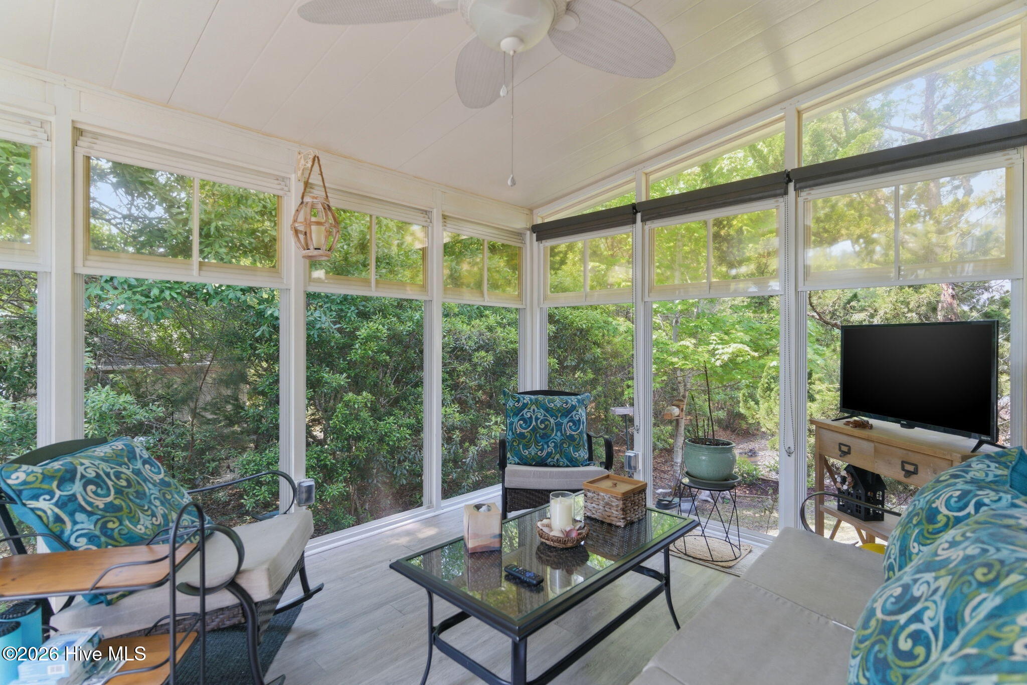 100569602 | Photo 40