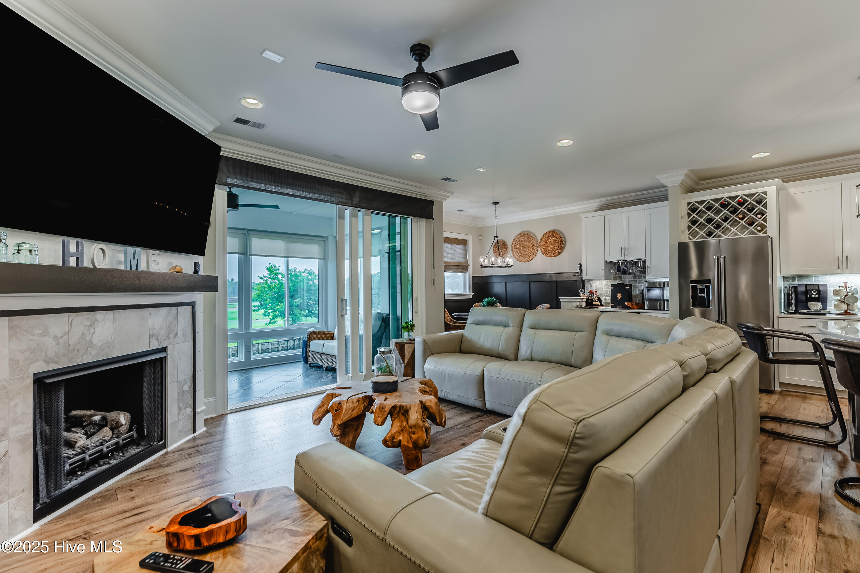 100523933 | Photo 15