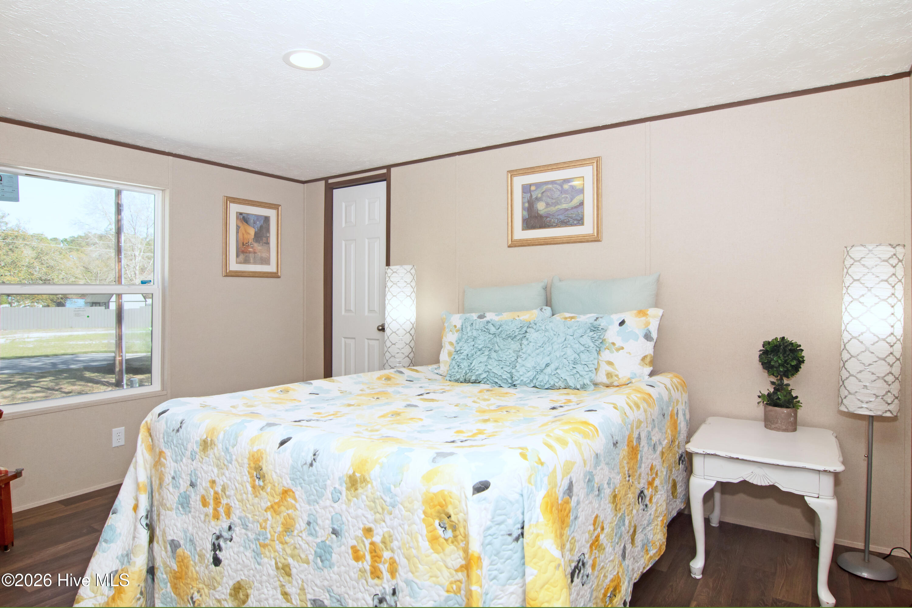 100563210 | Photo 21