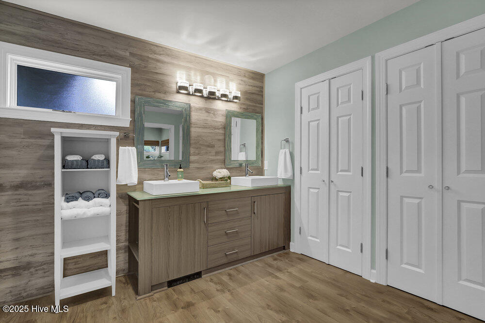 100542503 | Photo 24