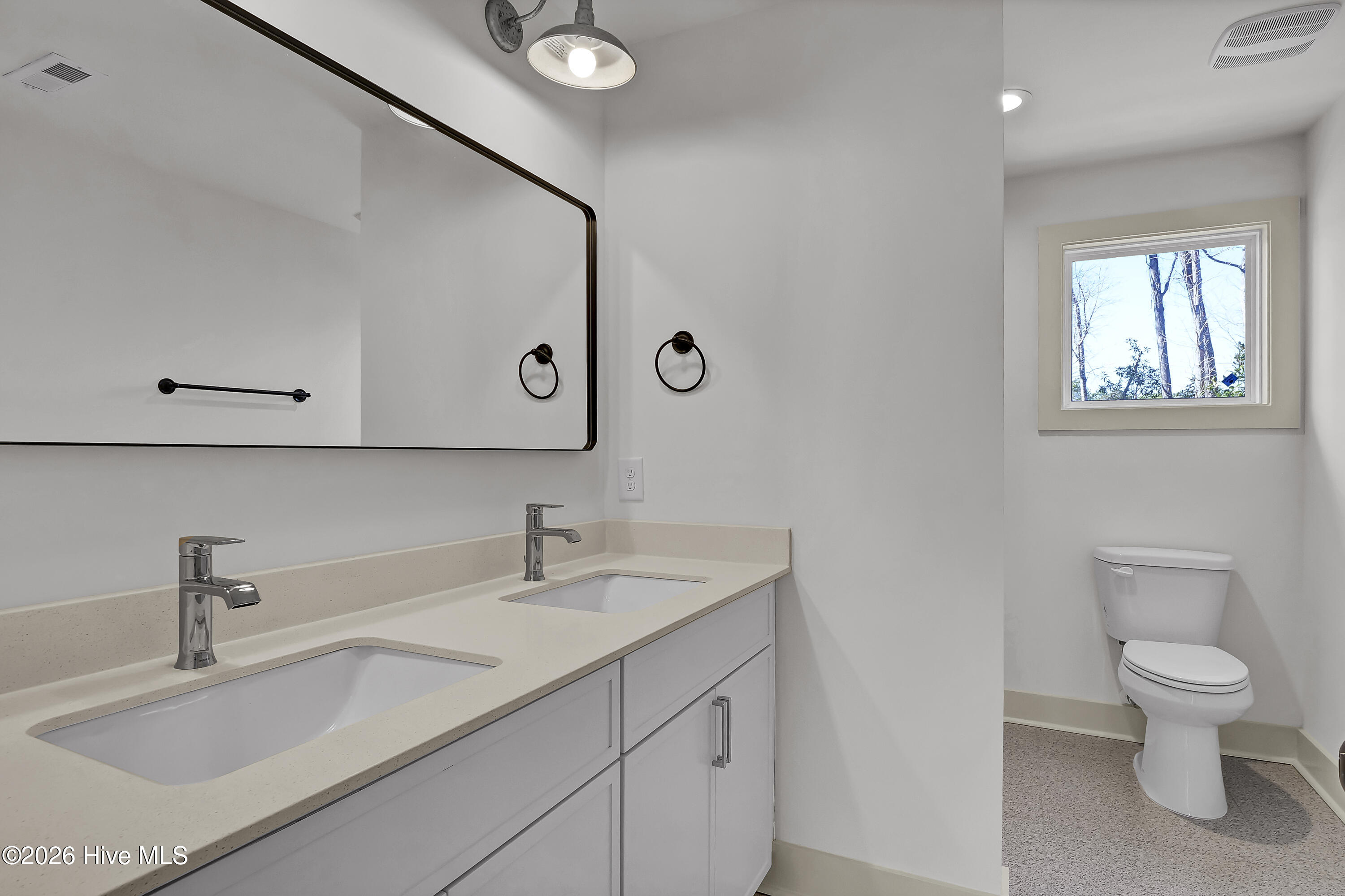 100549345 | Photo 22