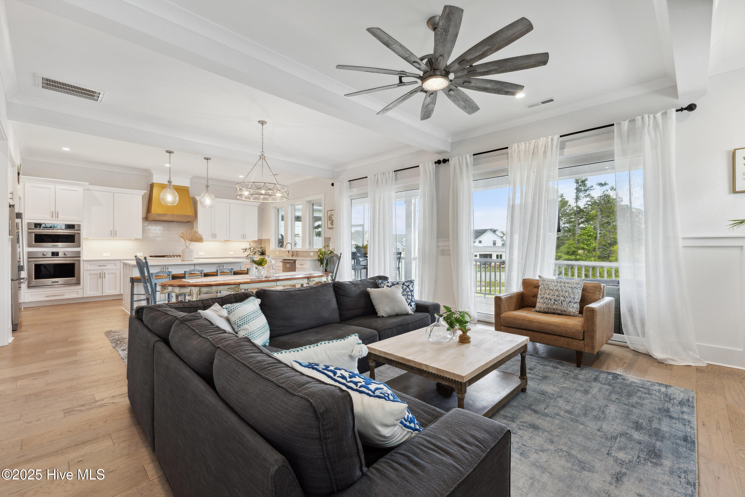 100553970 | Photo 19