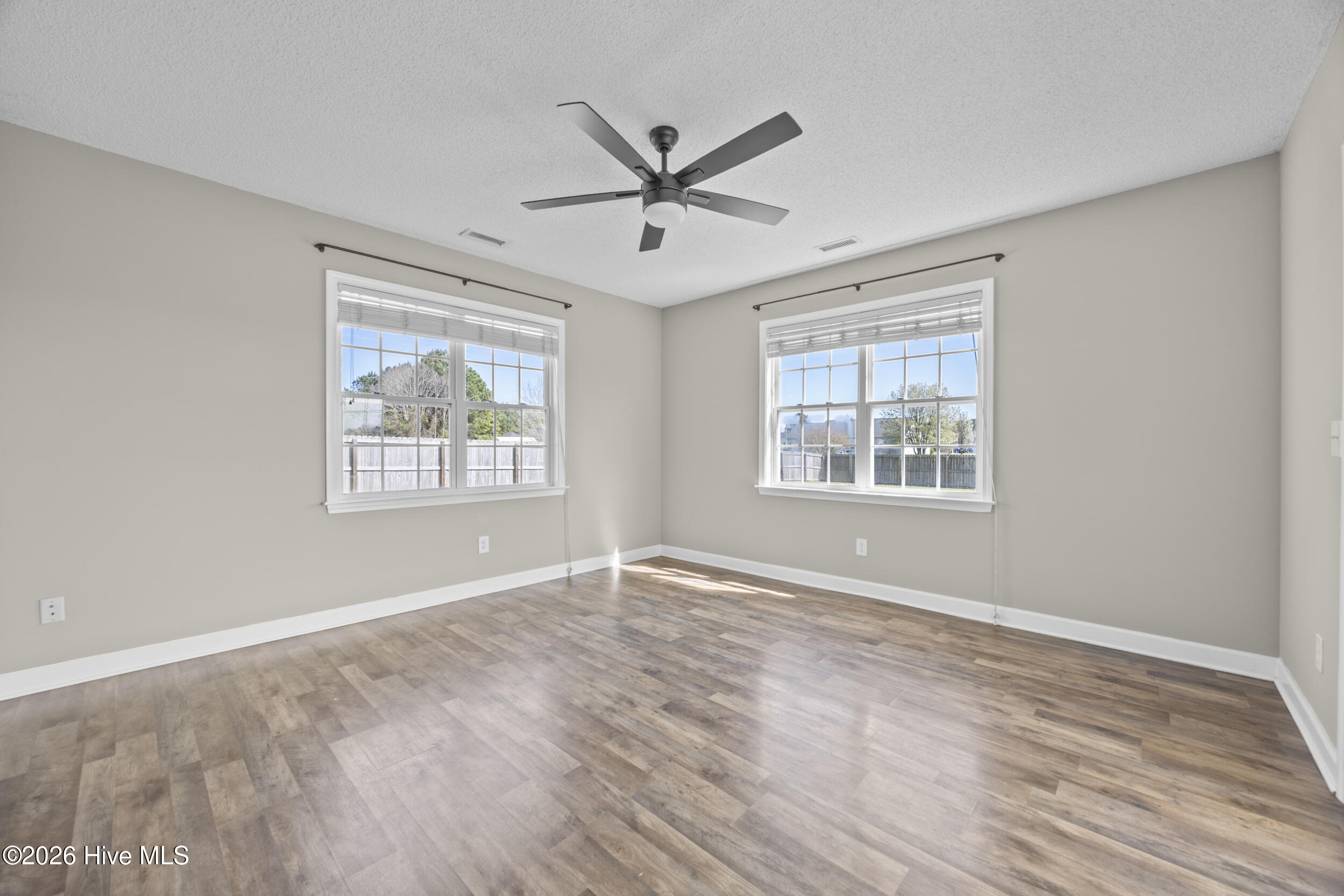 100564039 | Photo 31