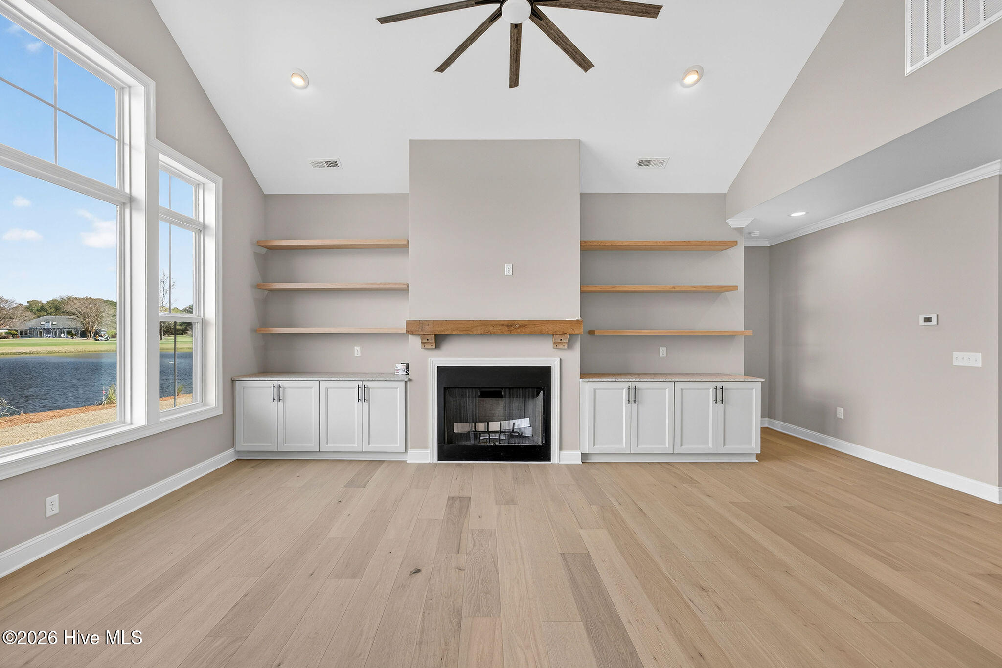 100542408 | Photo 22