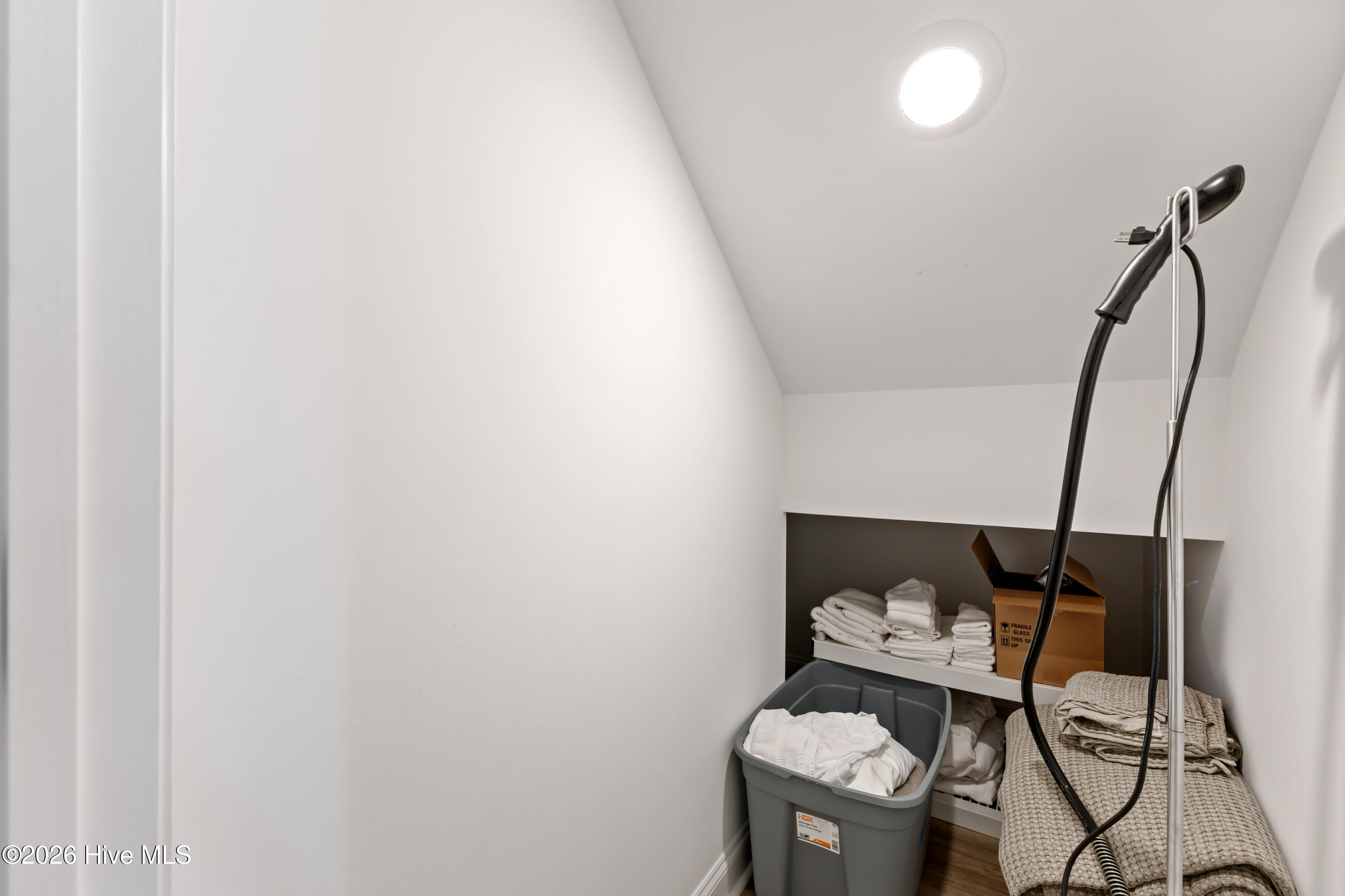 100564828 | Photo 33