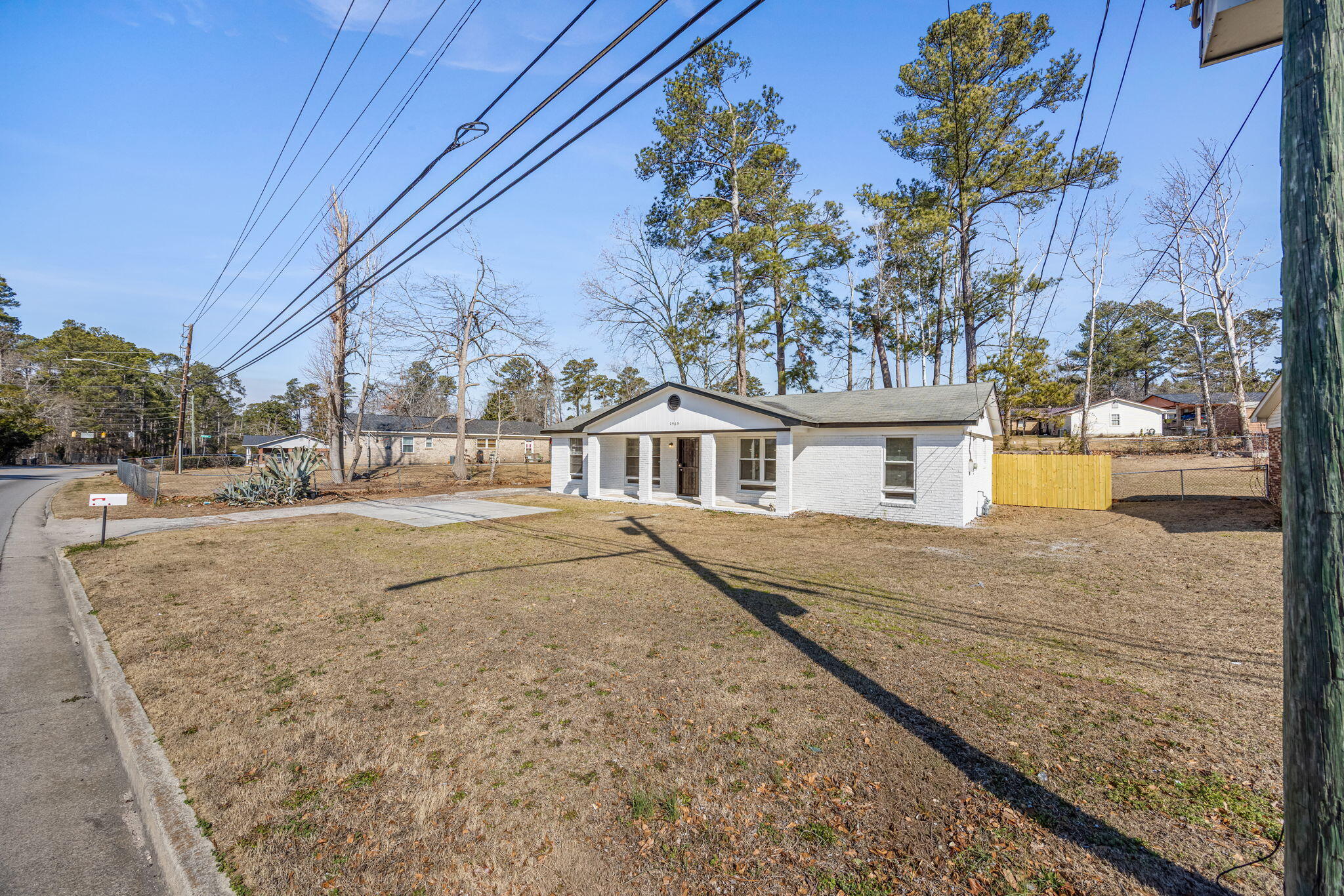 2-web-or-mls-2965 Meadowbrook Drive-33