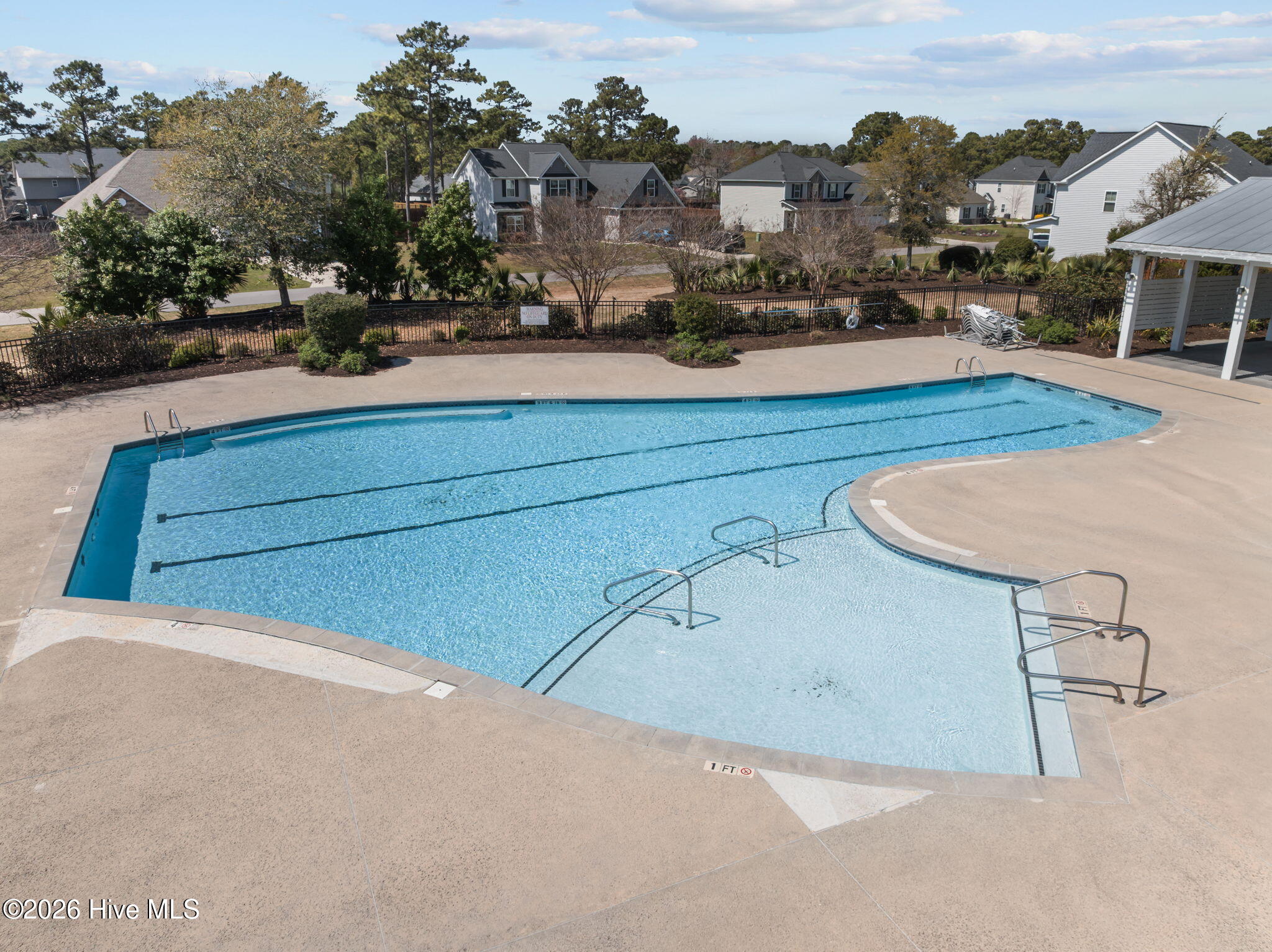 100564273 | Photo 40