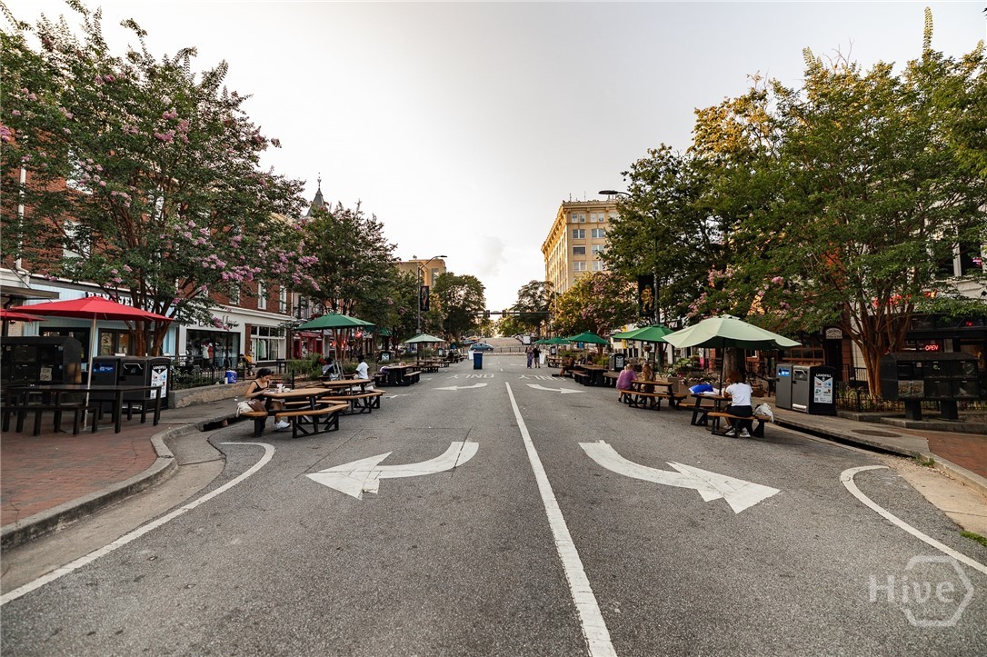 131 Broad Street E 707