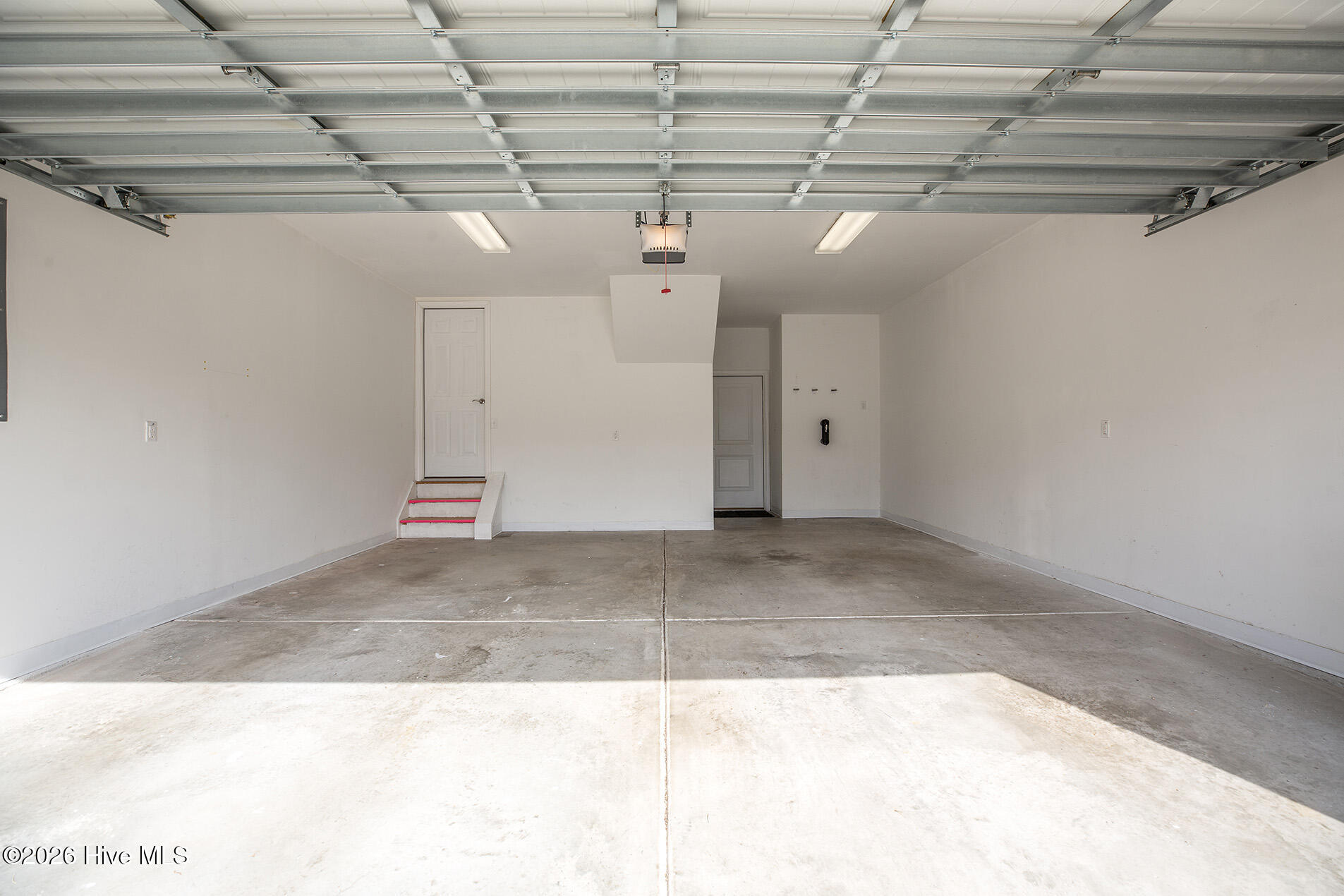 100554927 | Photo 40