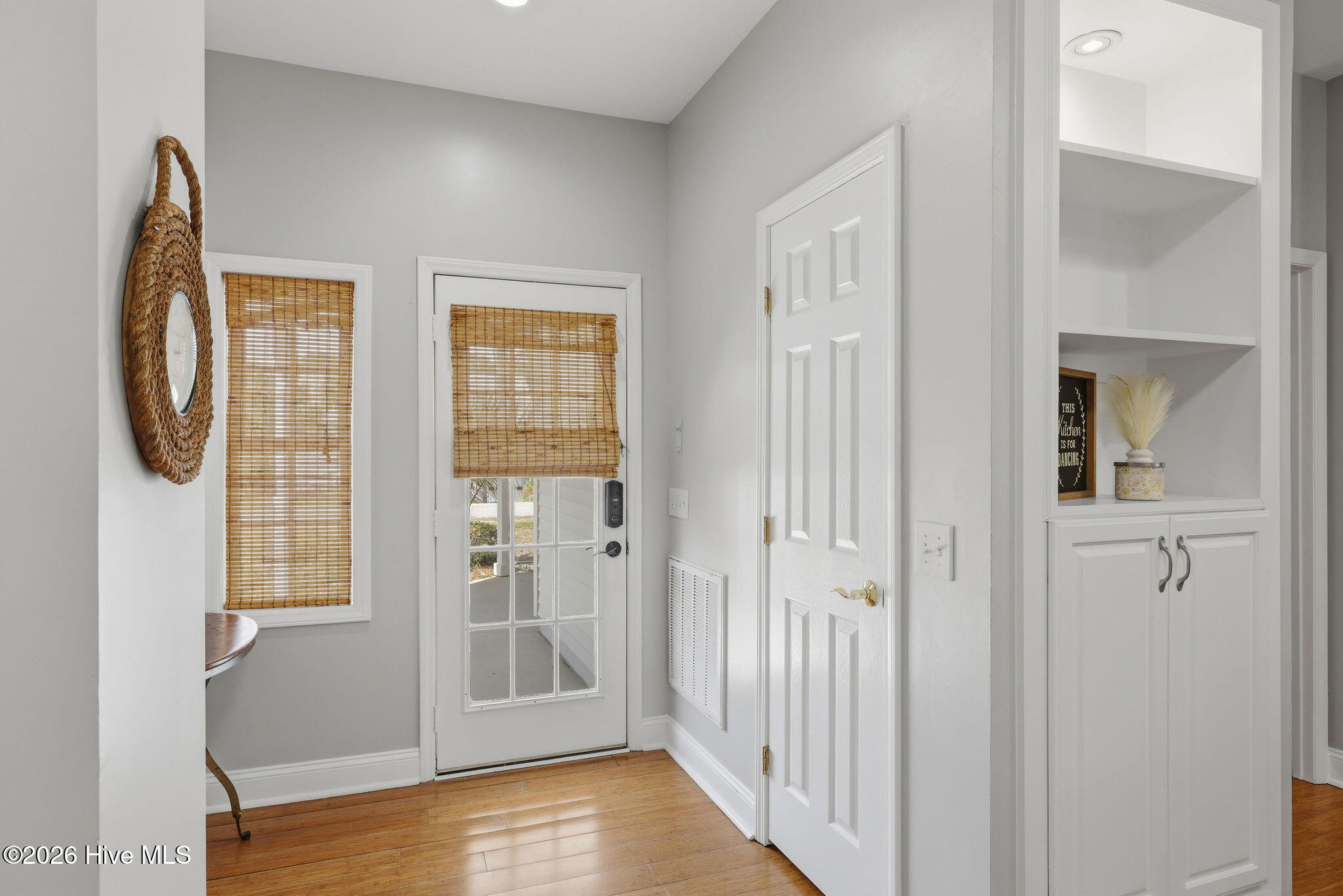 100565537 | Photo 49