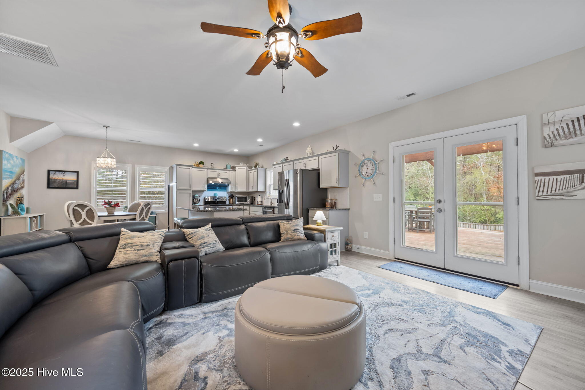 100544469 | Photo 15