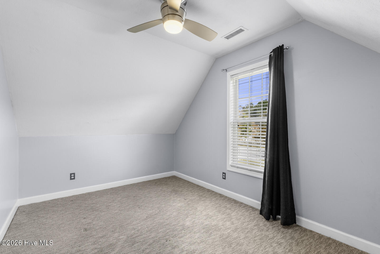 100563110 | Photo 44