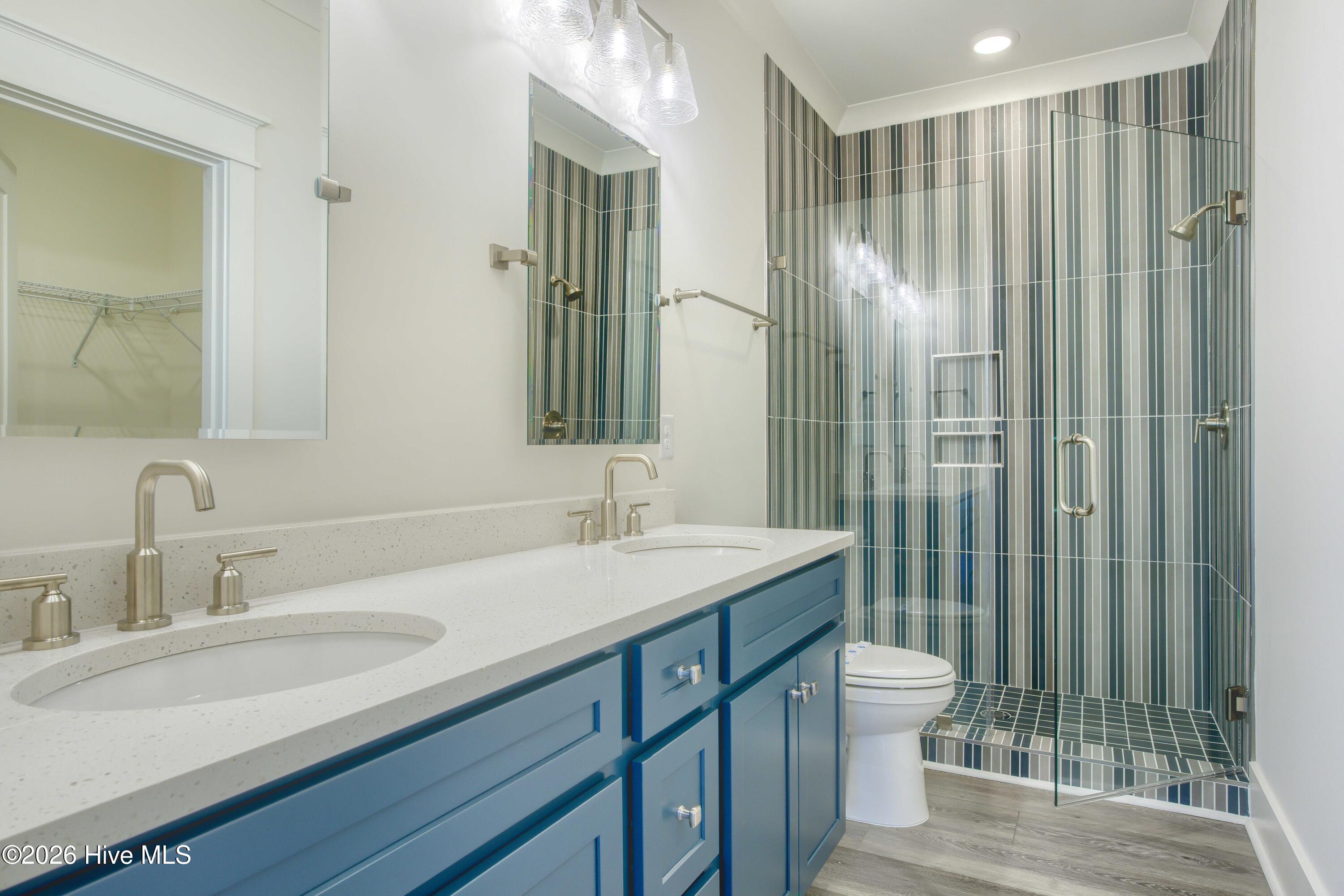 100559746 | Photo 18