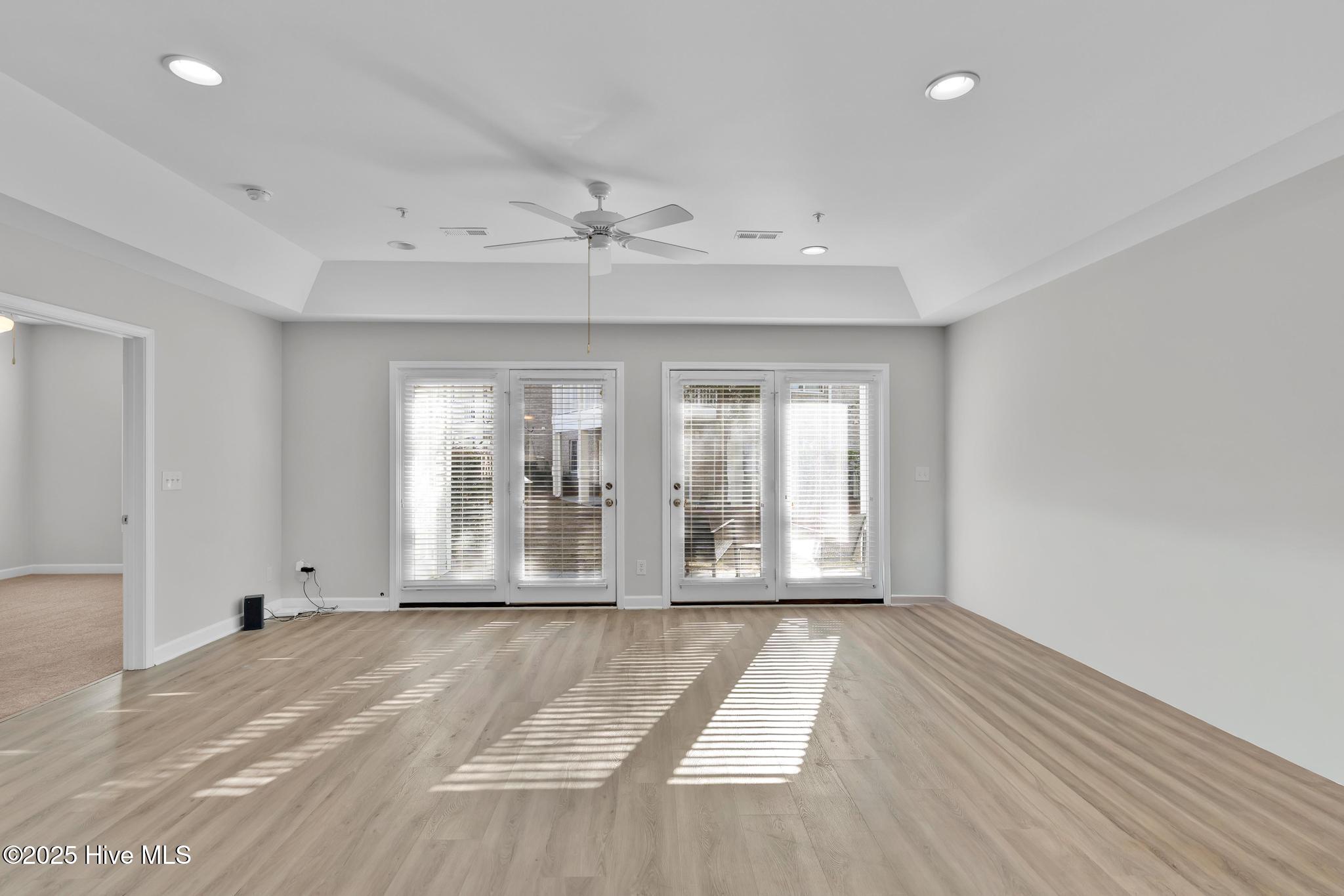 100545876 | Photo 22